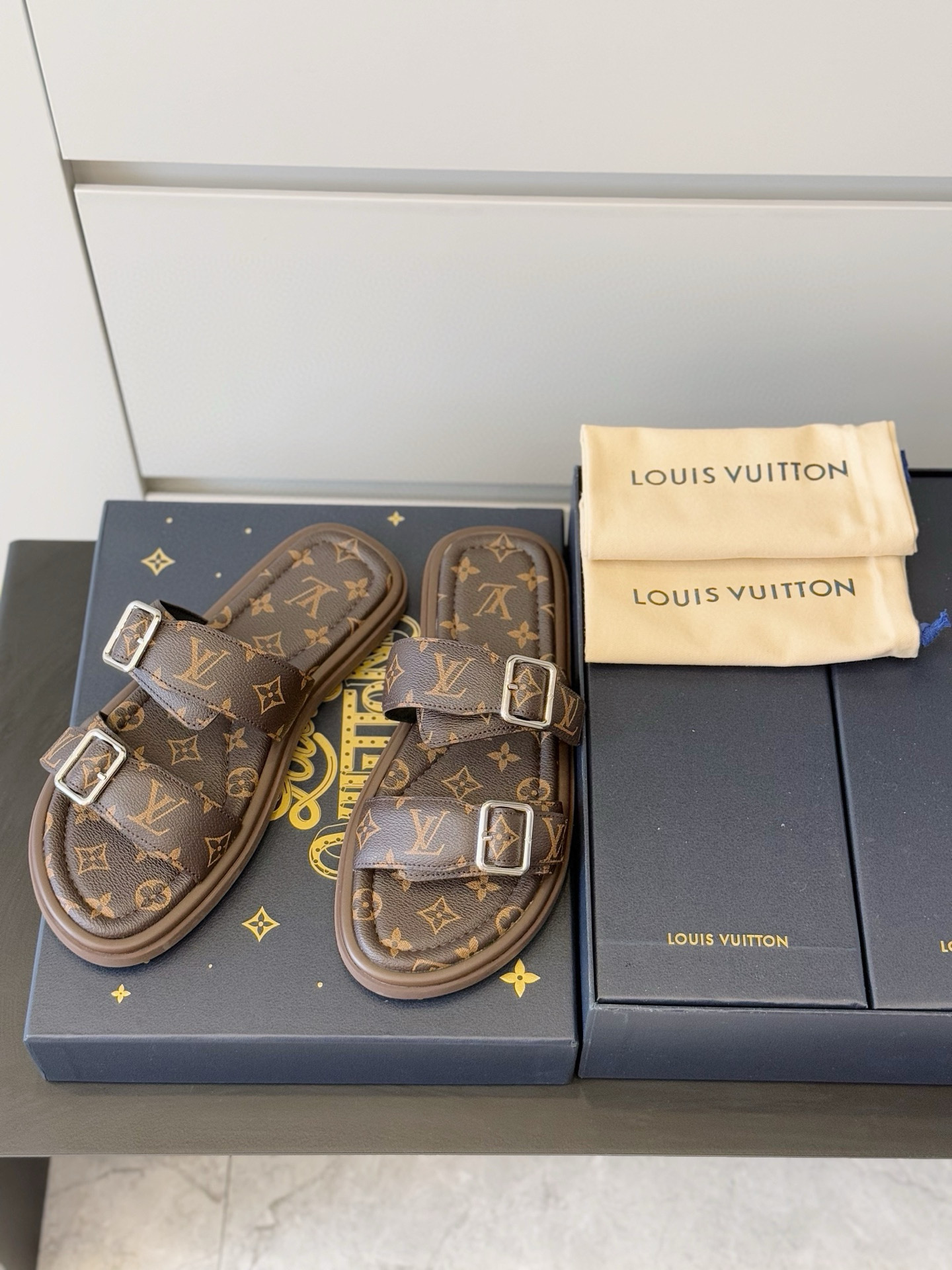 LV shoe