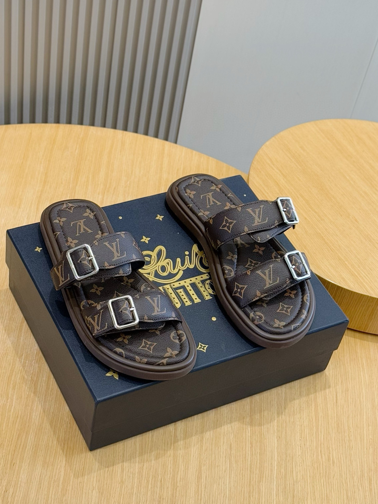 LV shoe