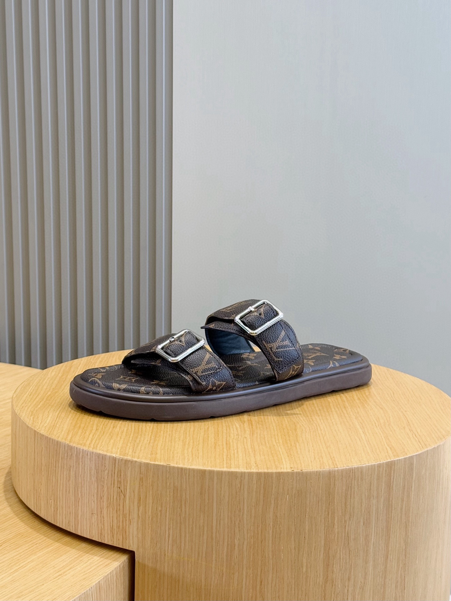 LV shoe