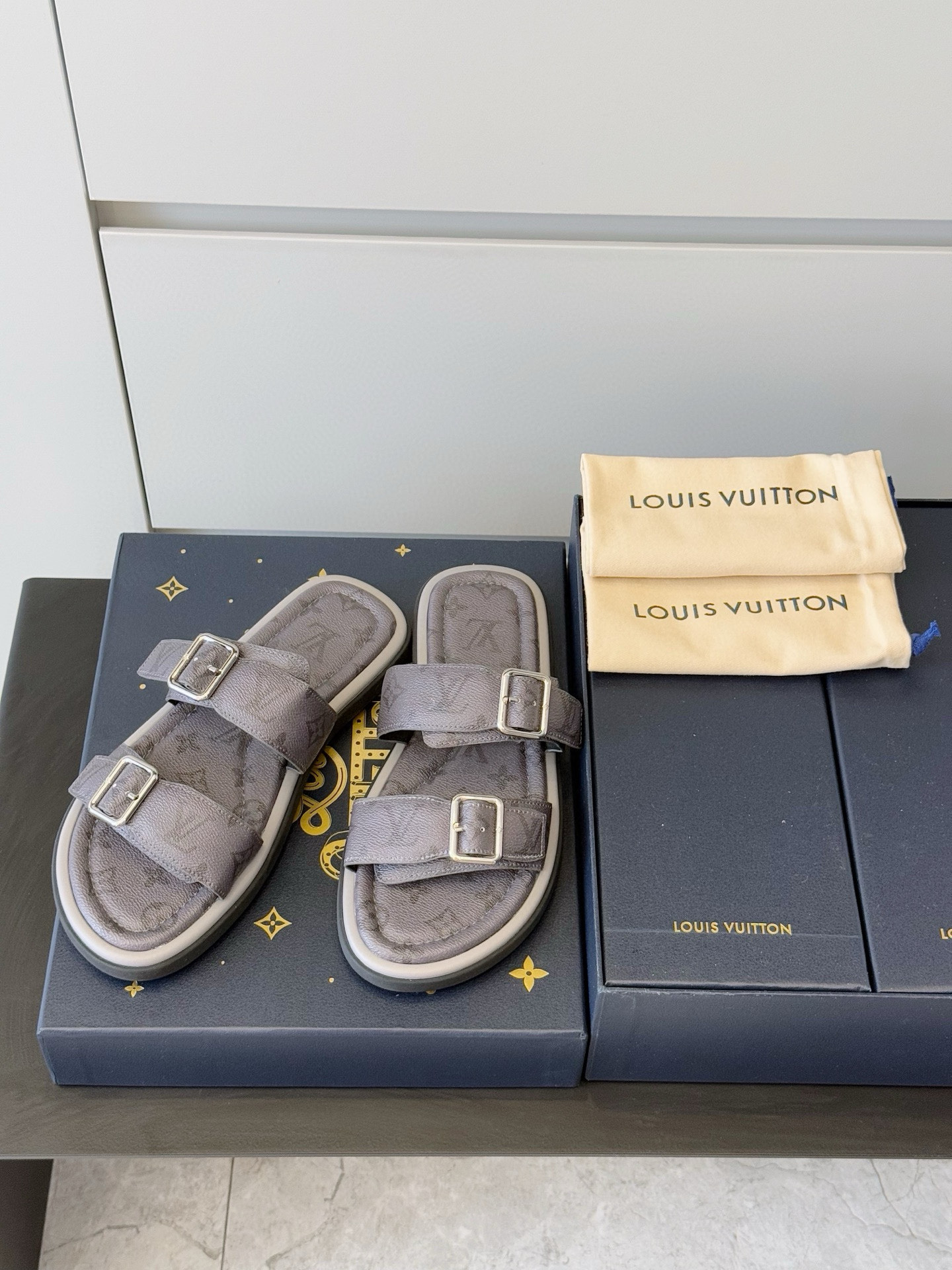 LV shoe