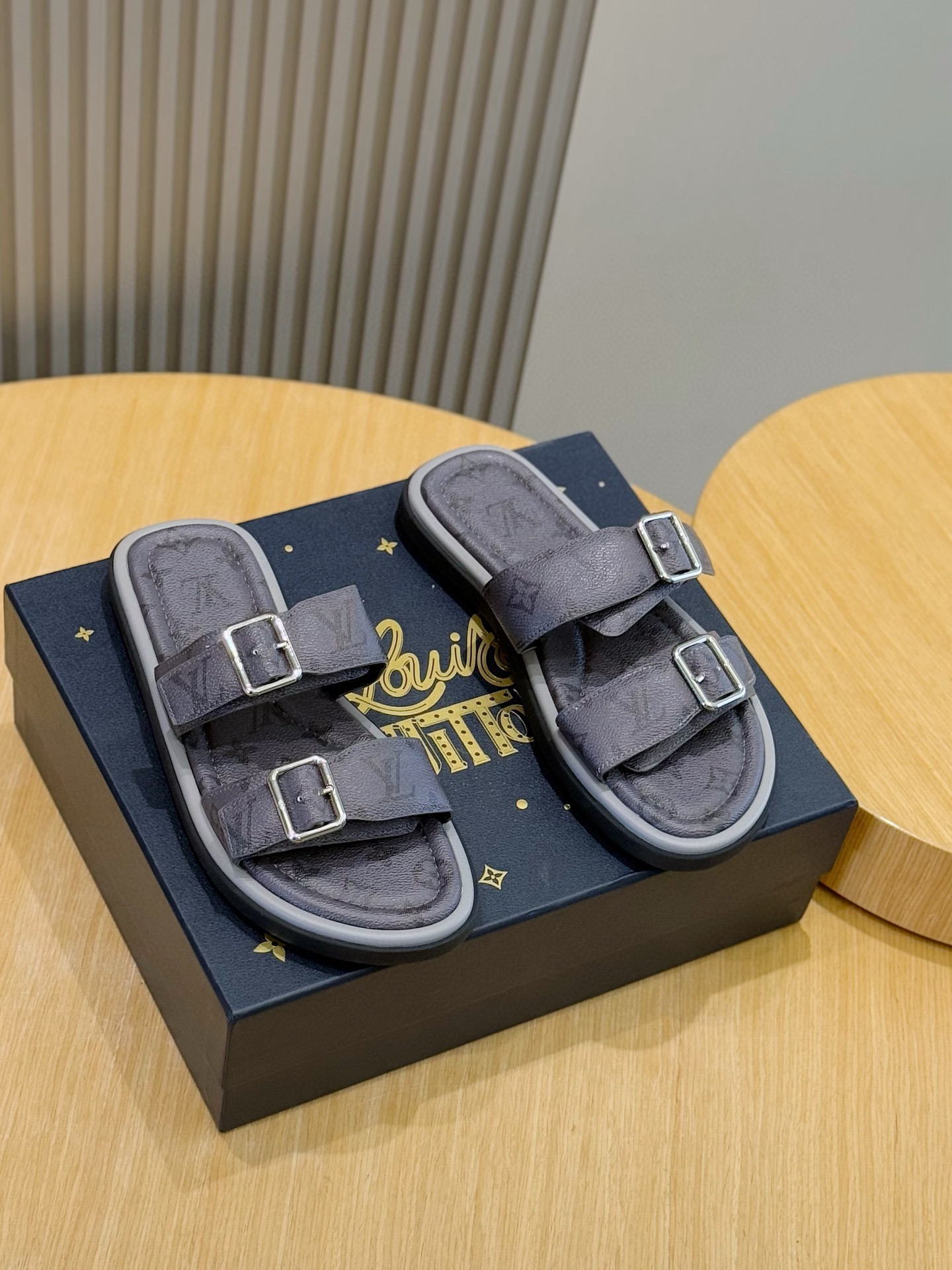 LV shoe