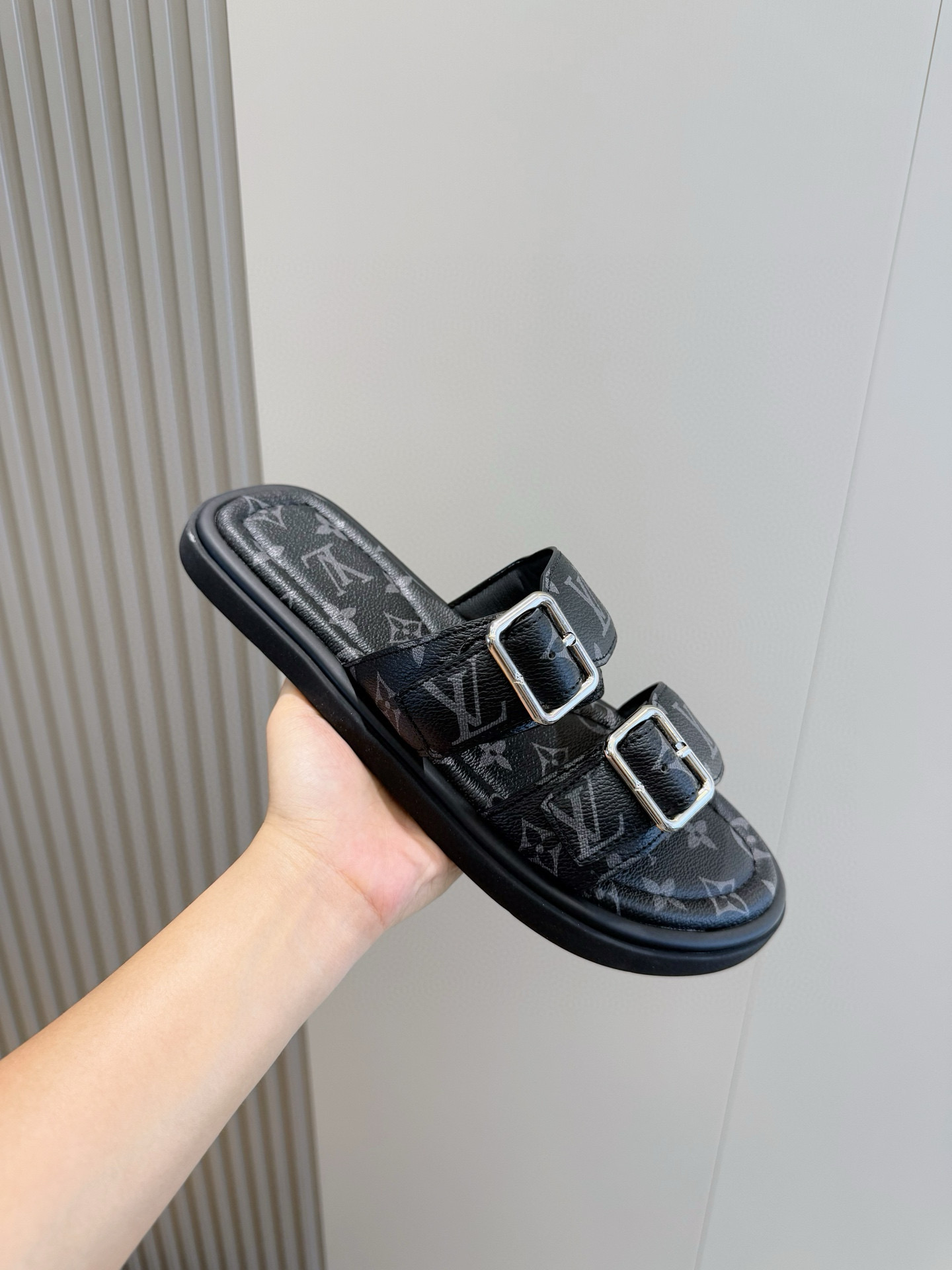 LV shoe