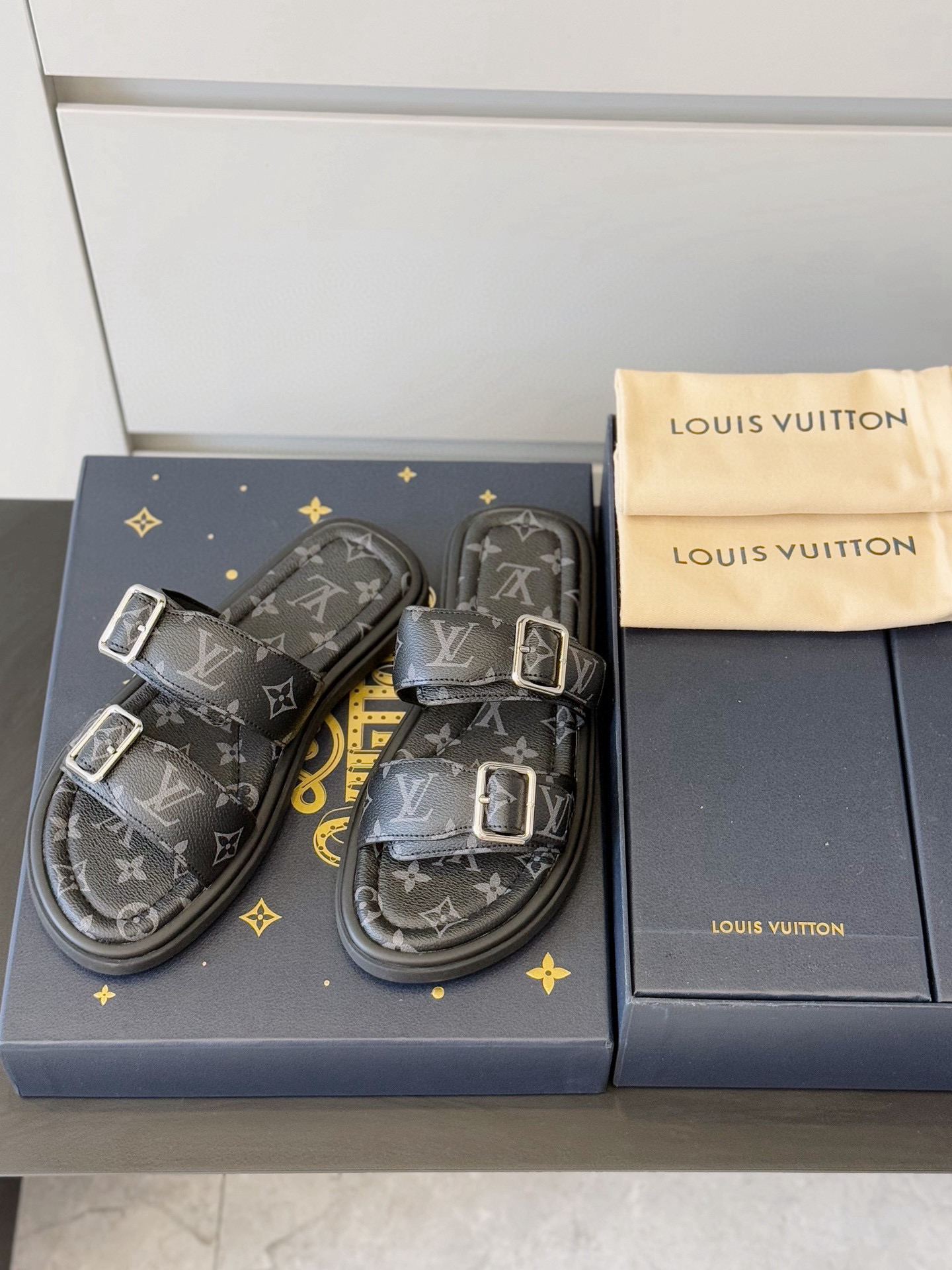LV shoe