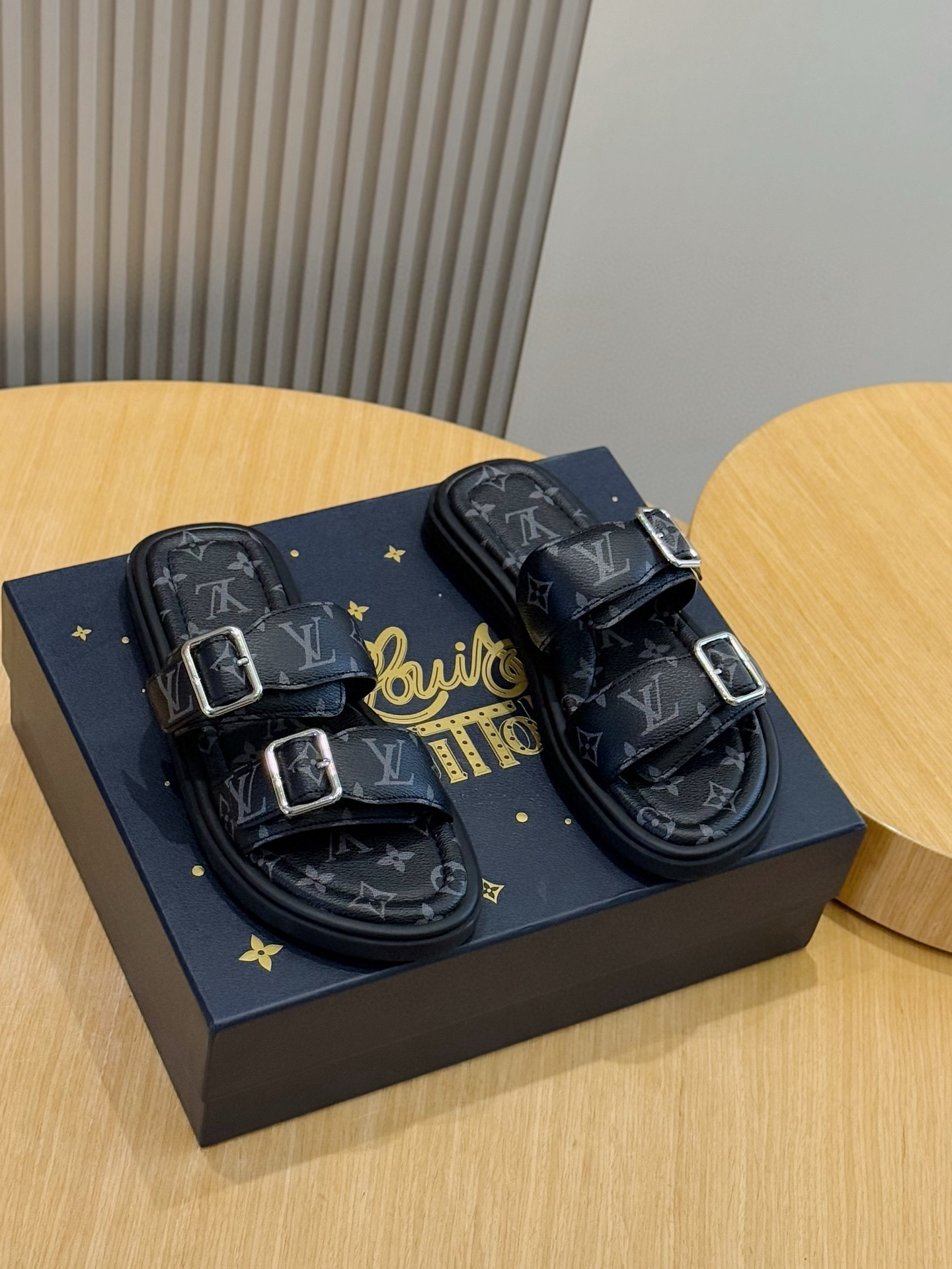 LV shoe
