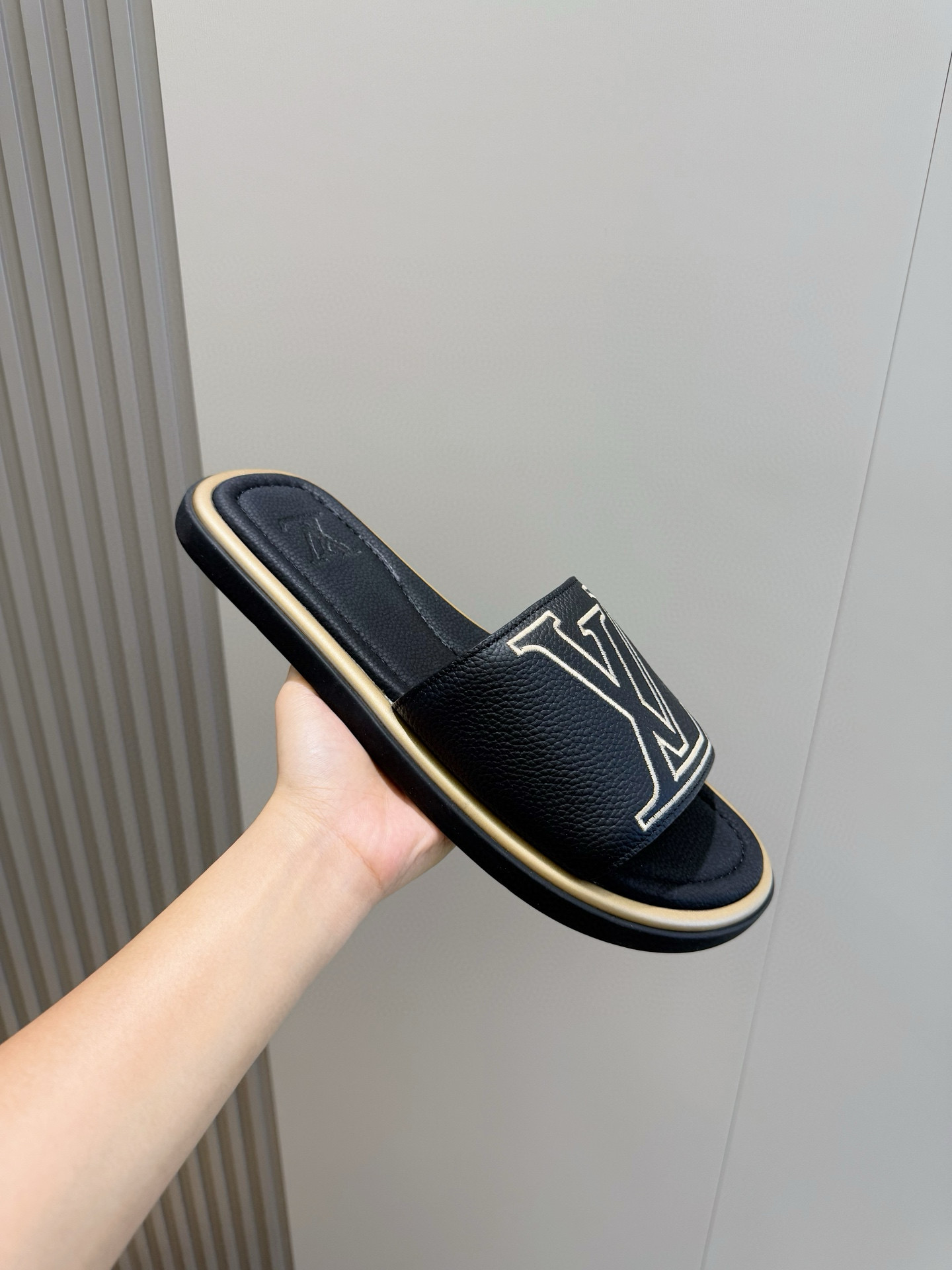 LV shoe