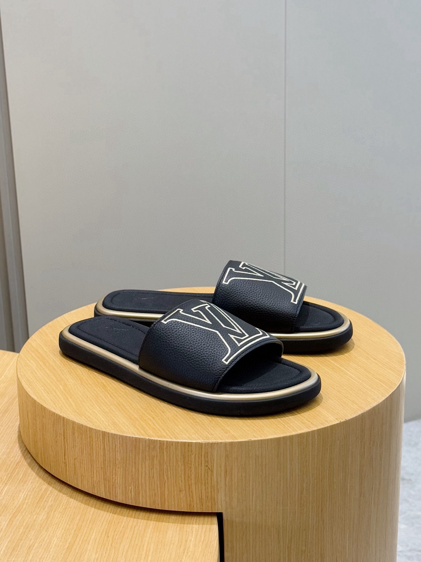 LV shoe