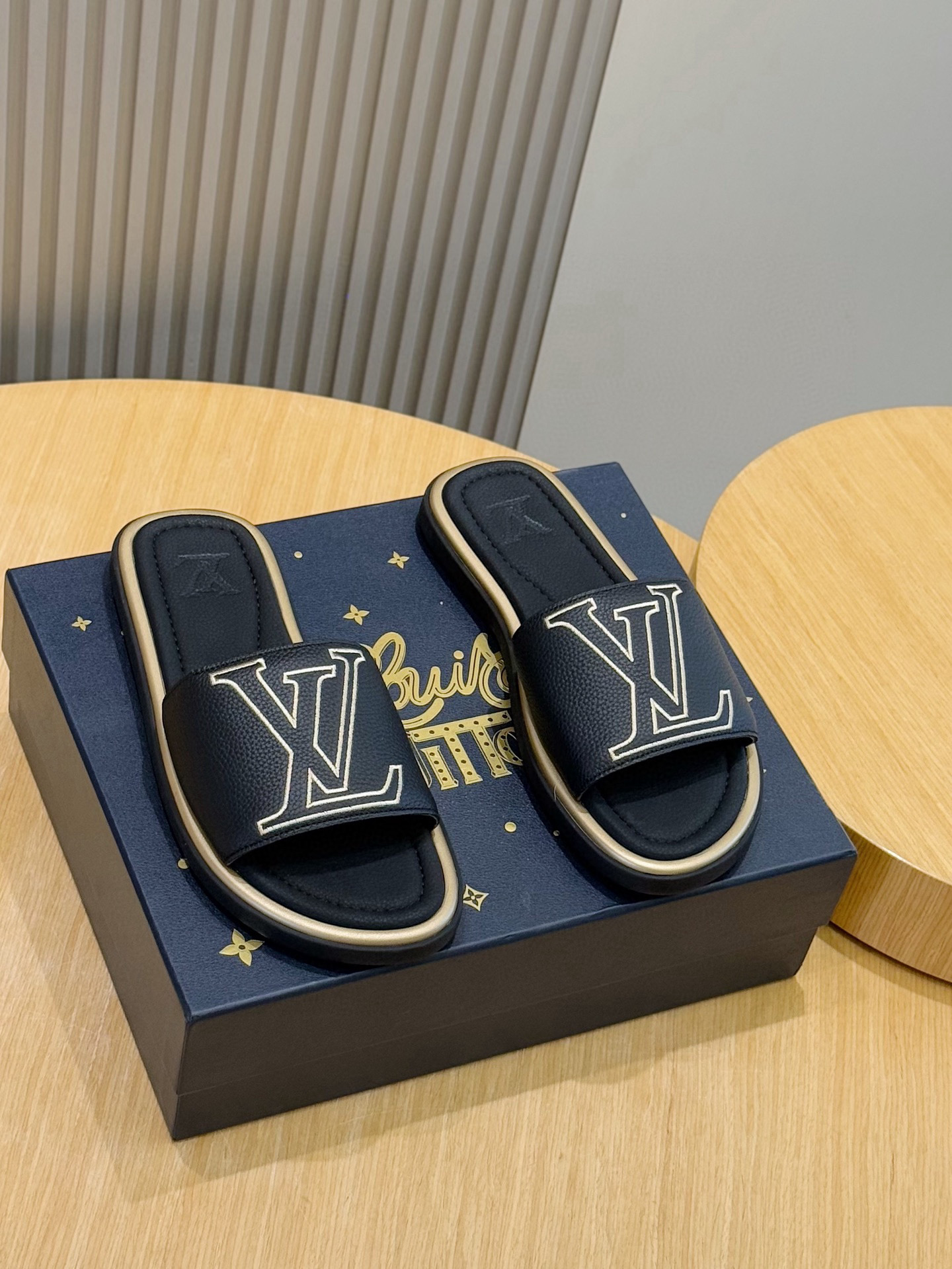 LV shoe