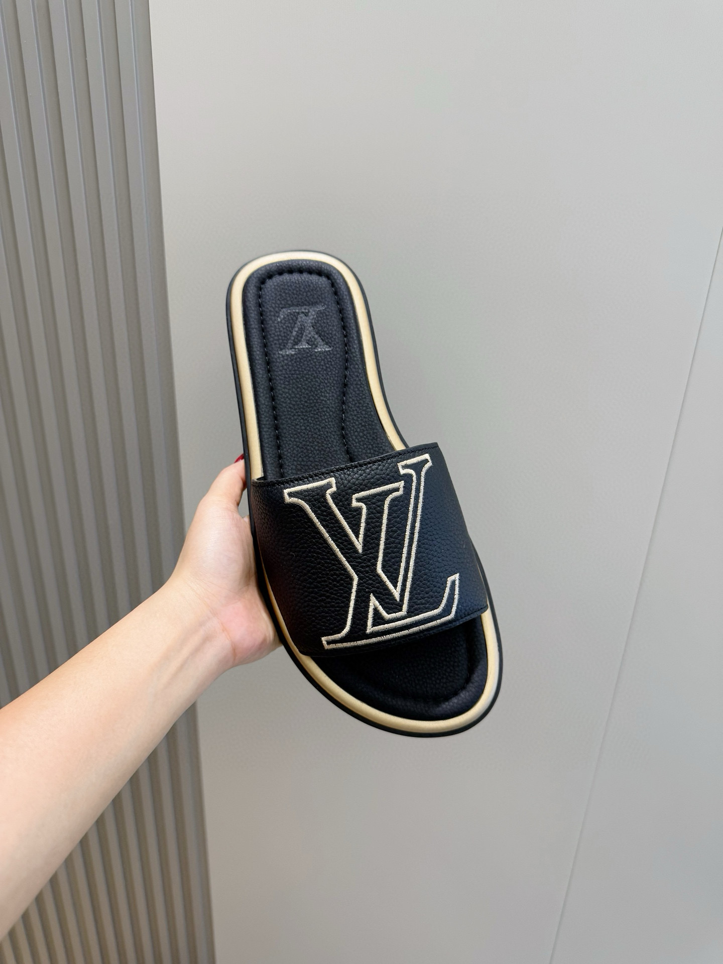 LV shoe