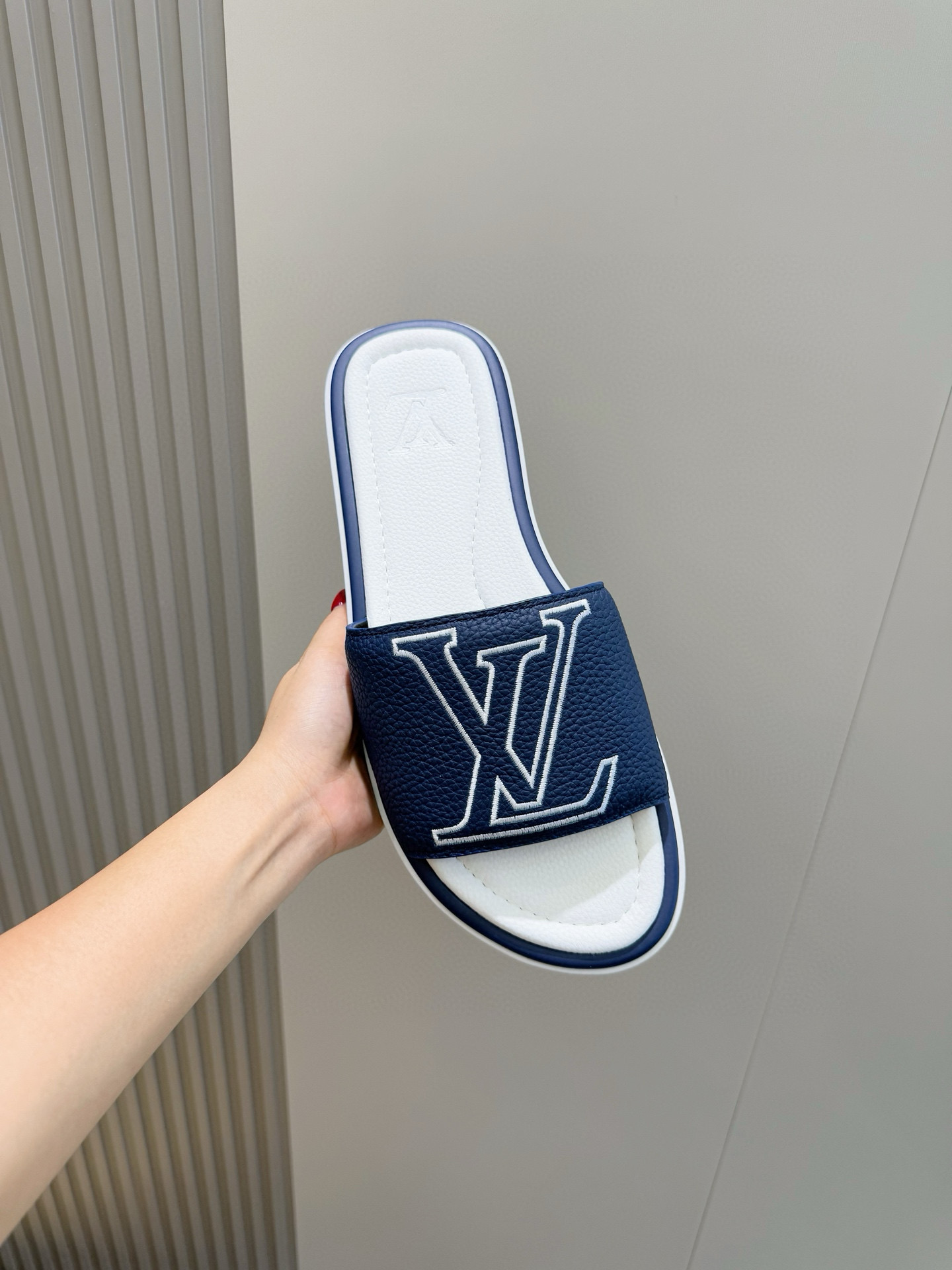 LV shoe
