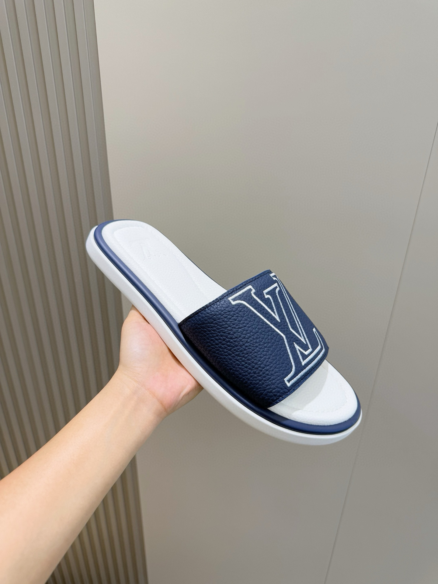 LV shoe