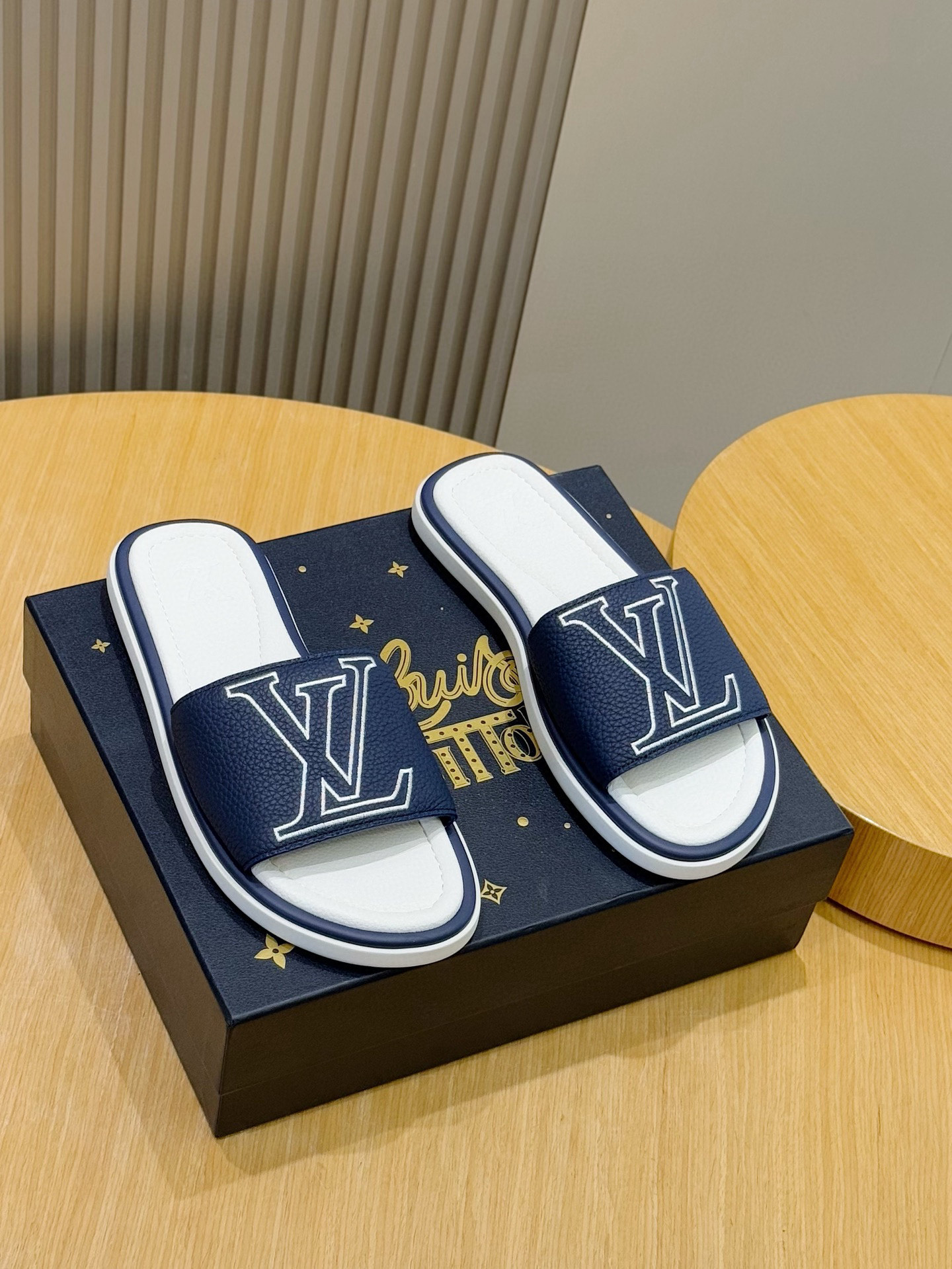 LV shoe