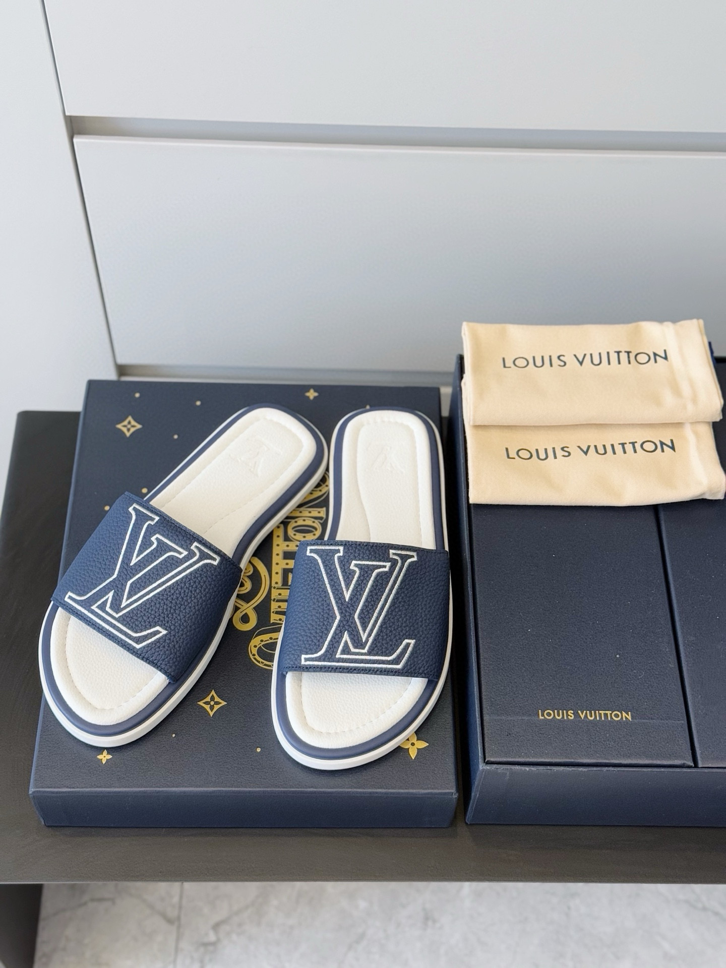 LV shoe