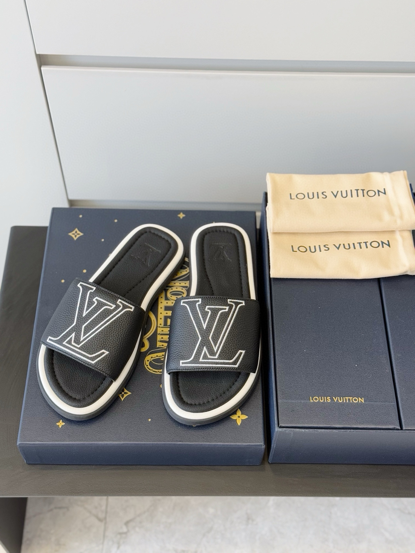 LV shoe