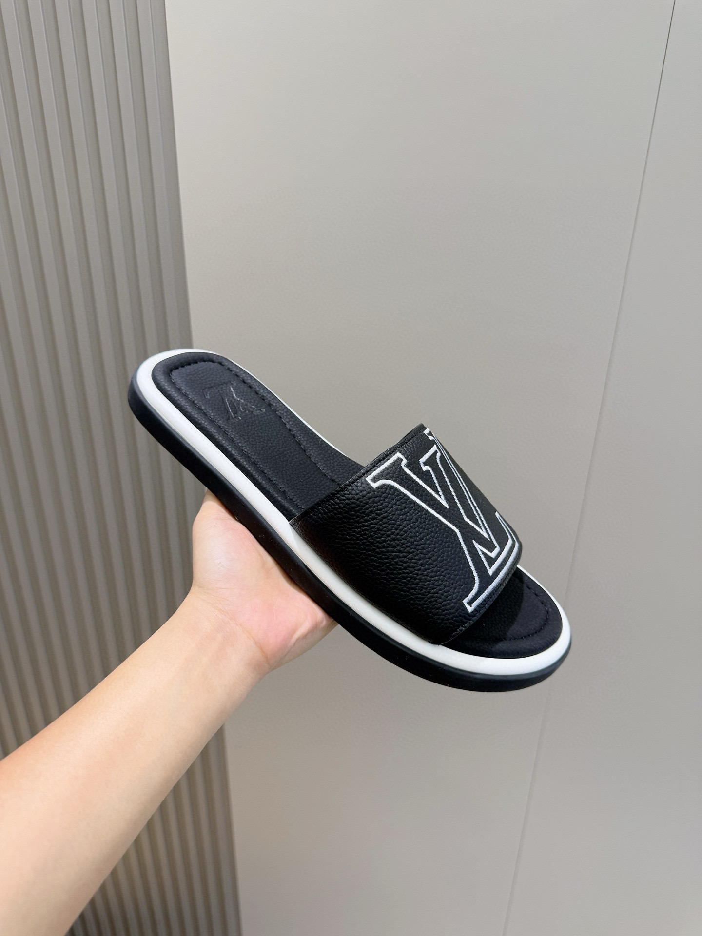 LV shoe