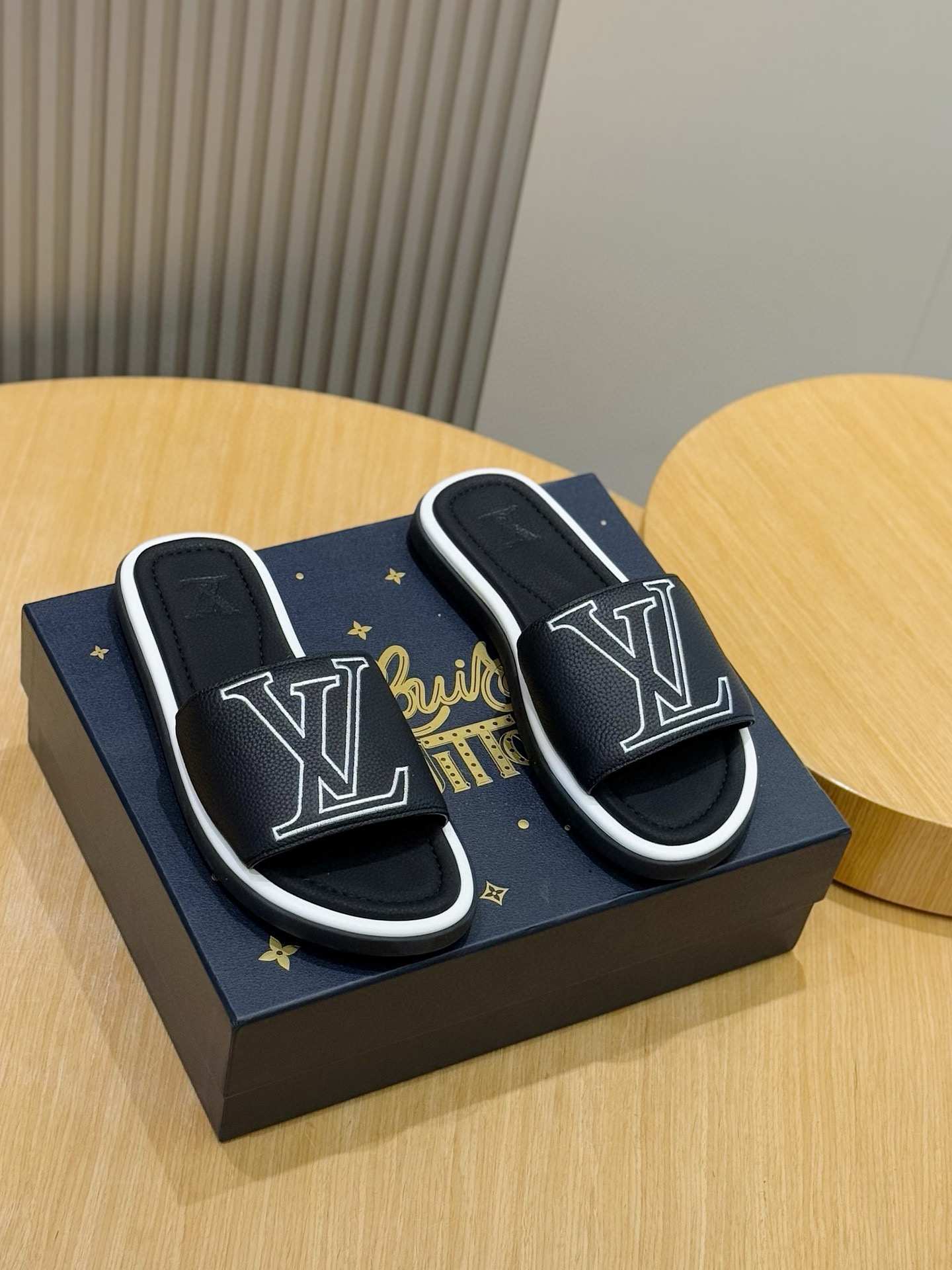 LV shoe