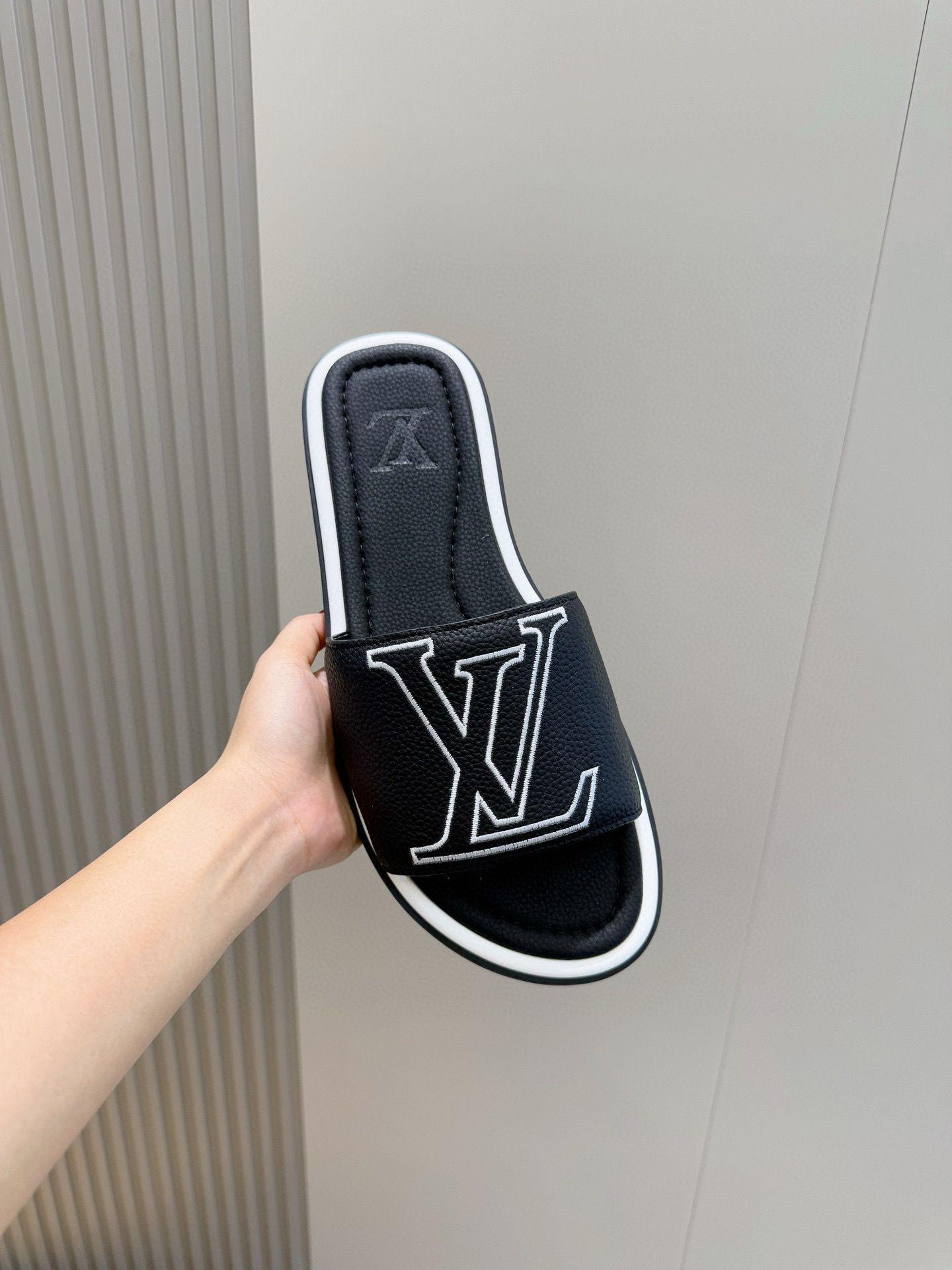 LV shoe