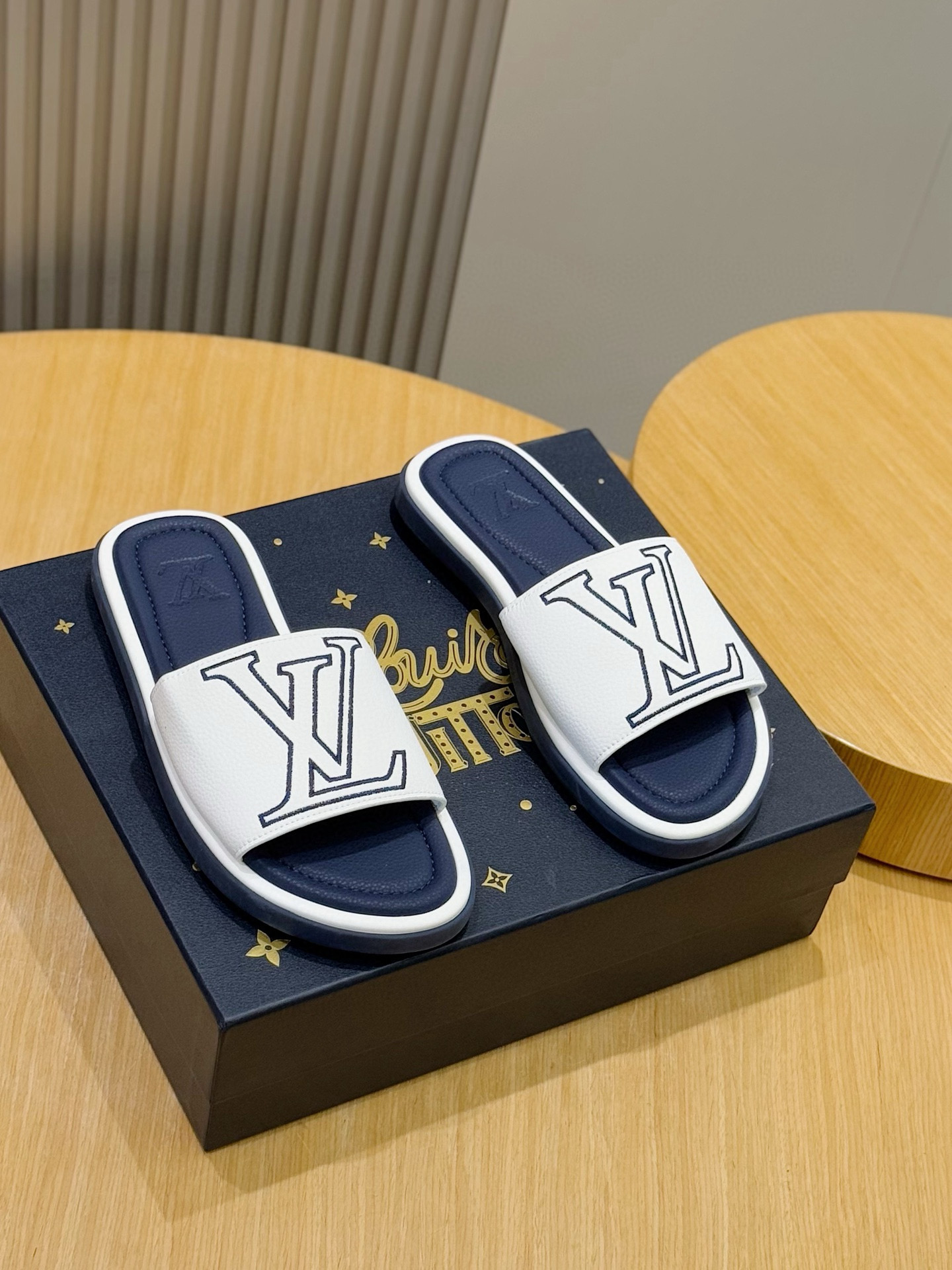 LV shoe