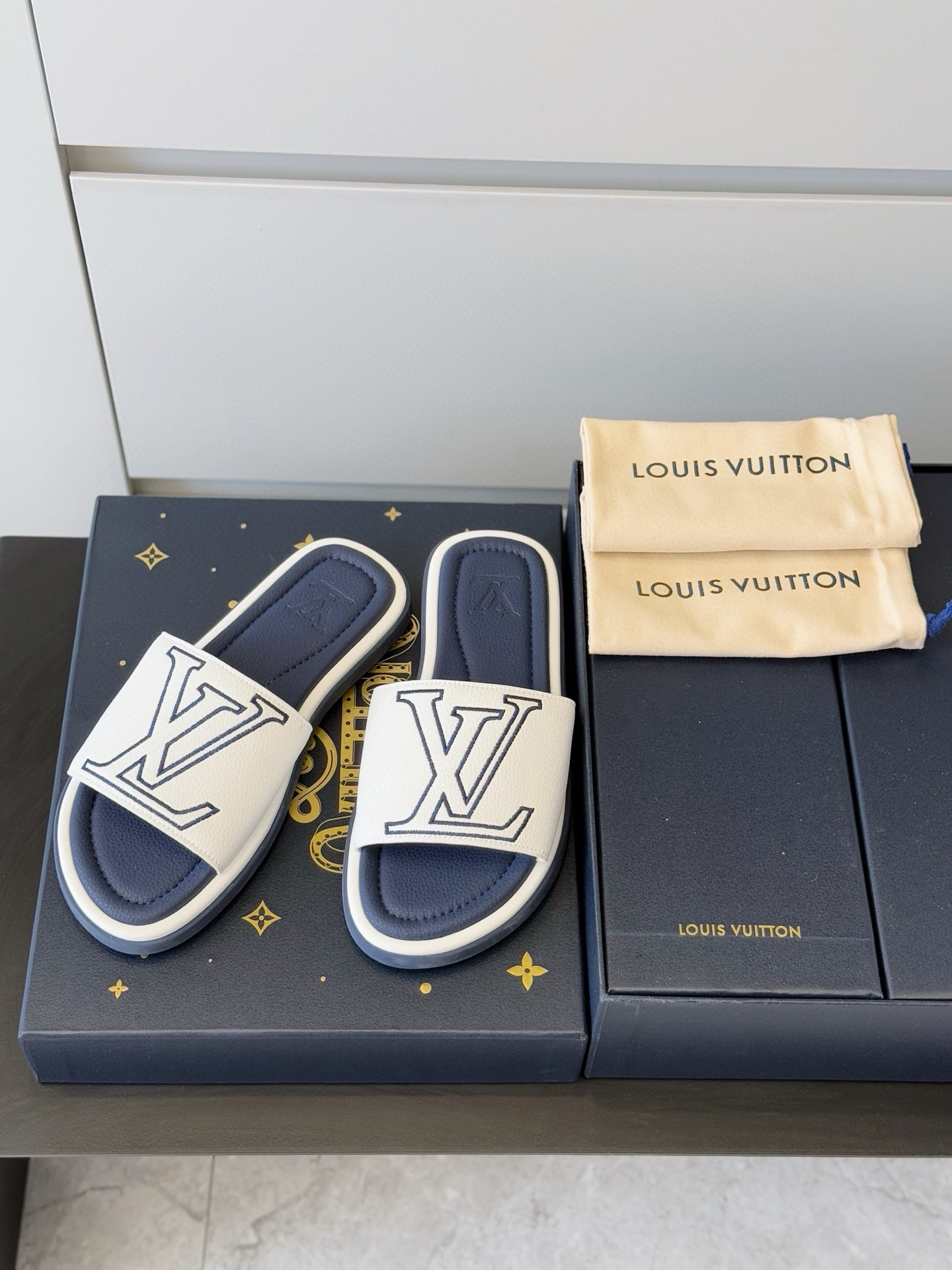 LV shoe