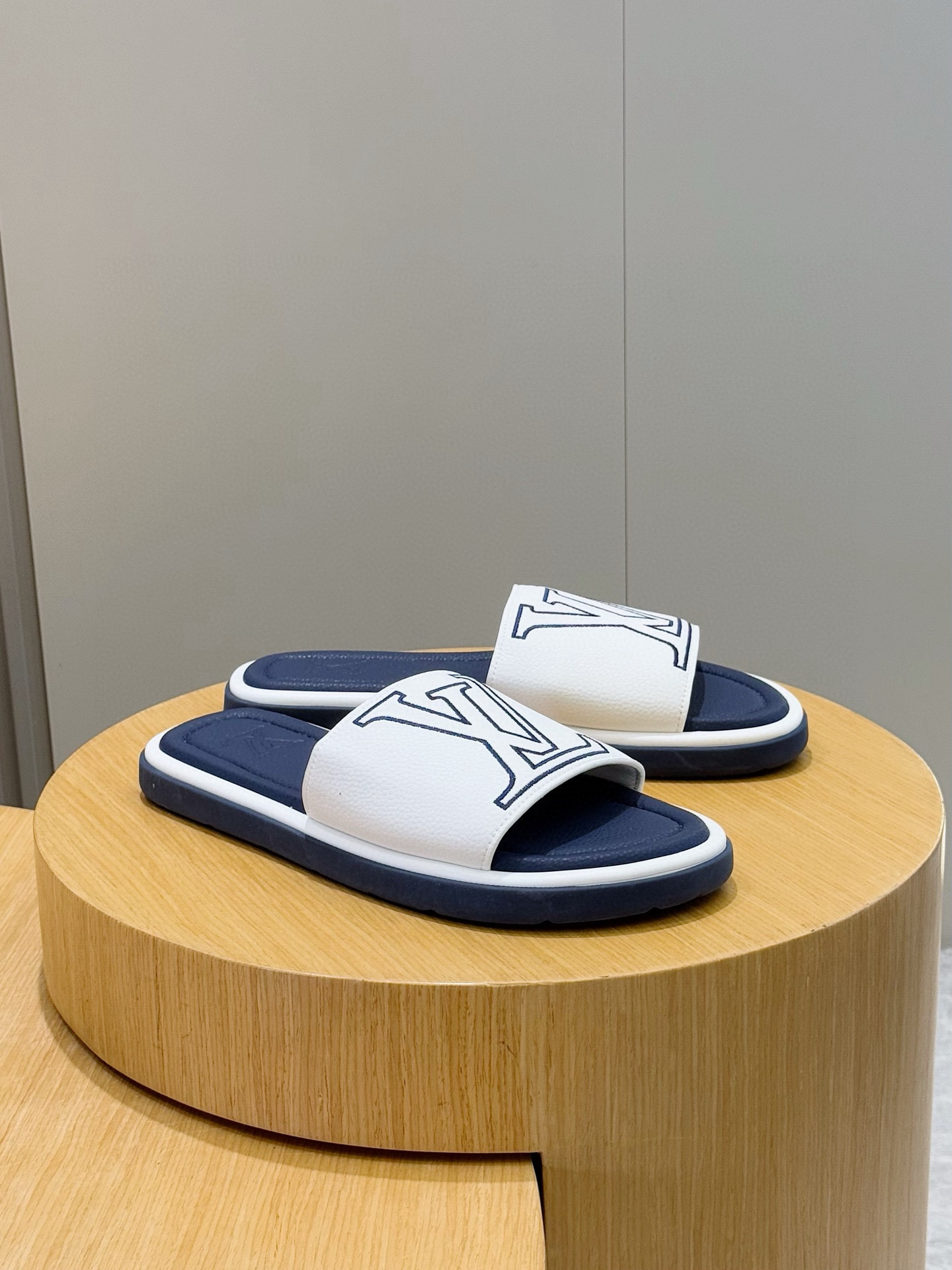 LV shoe