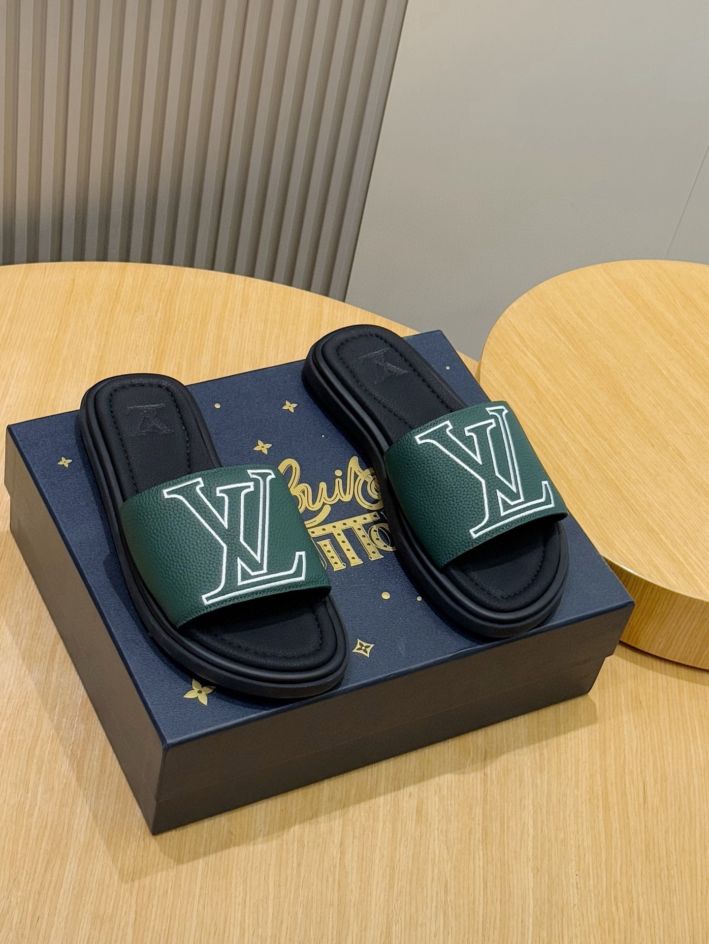 LV shoe