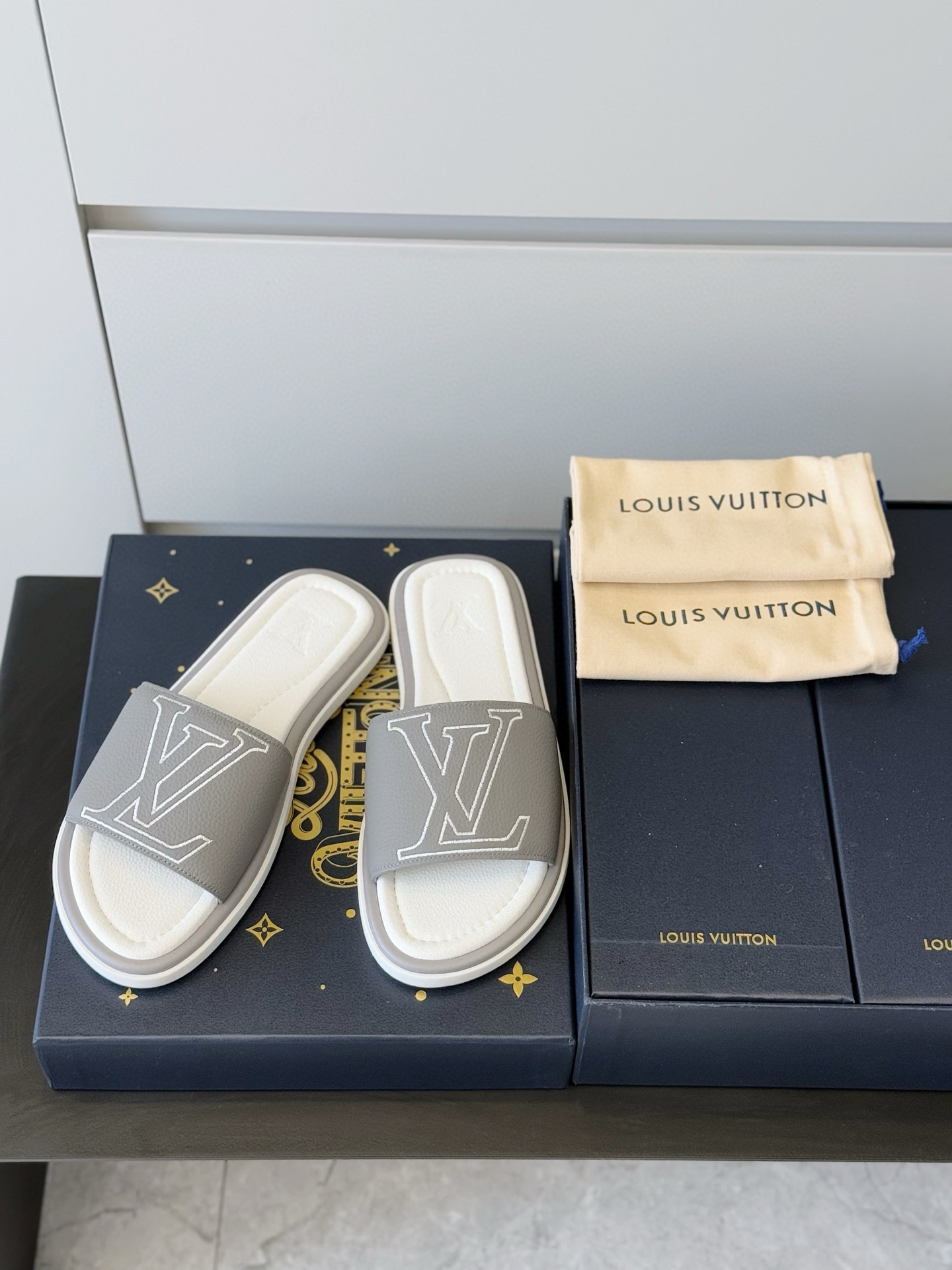 LV shoe