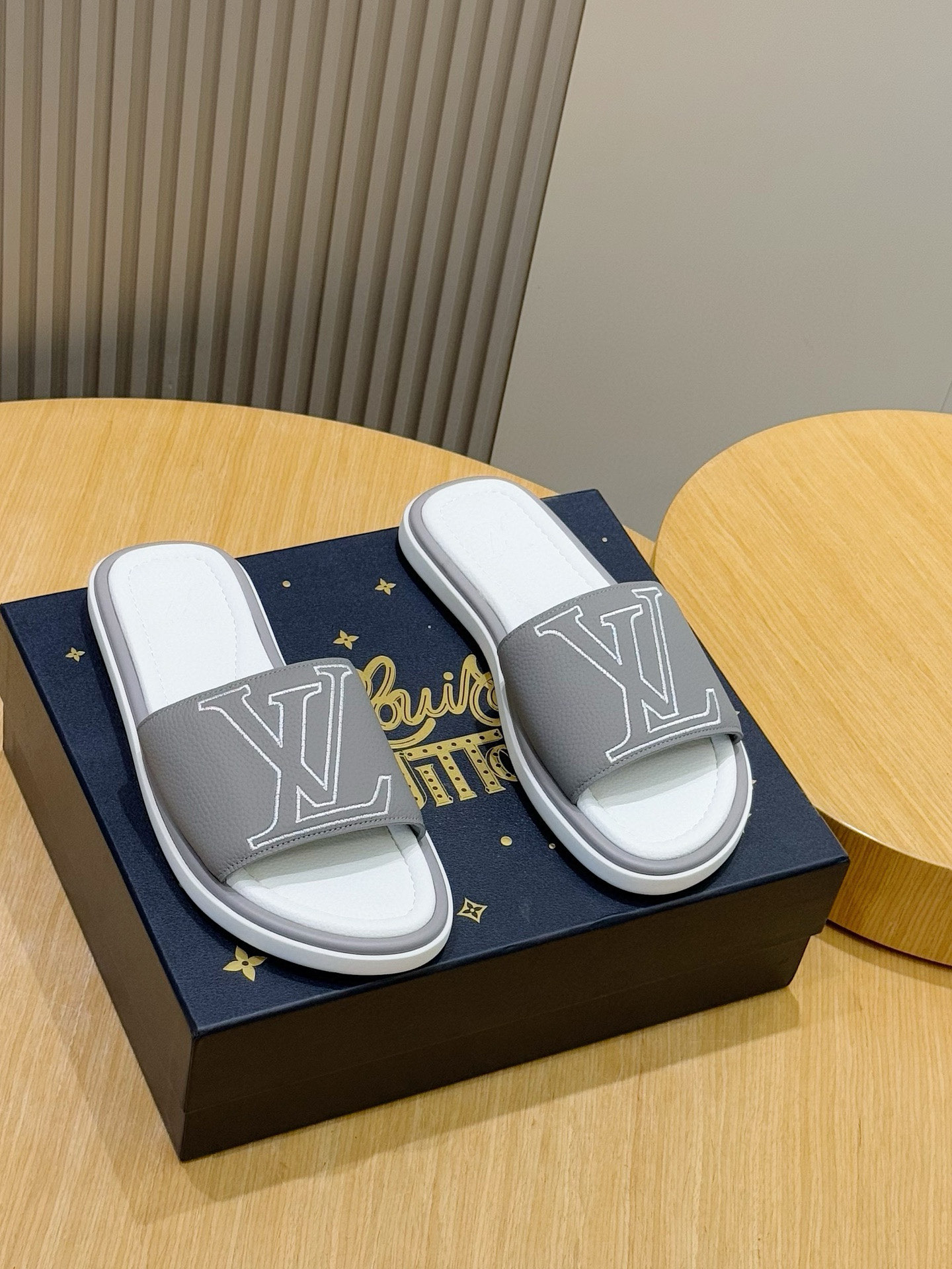 LV shoe