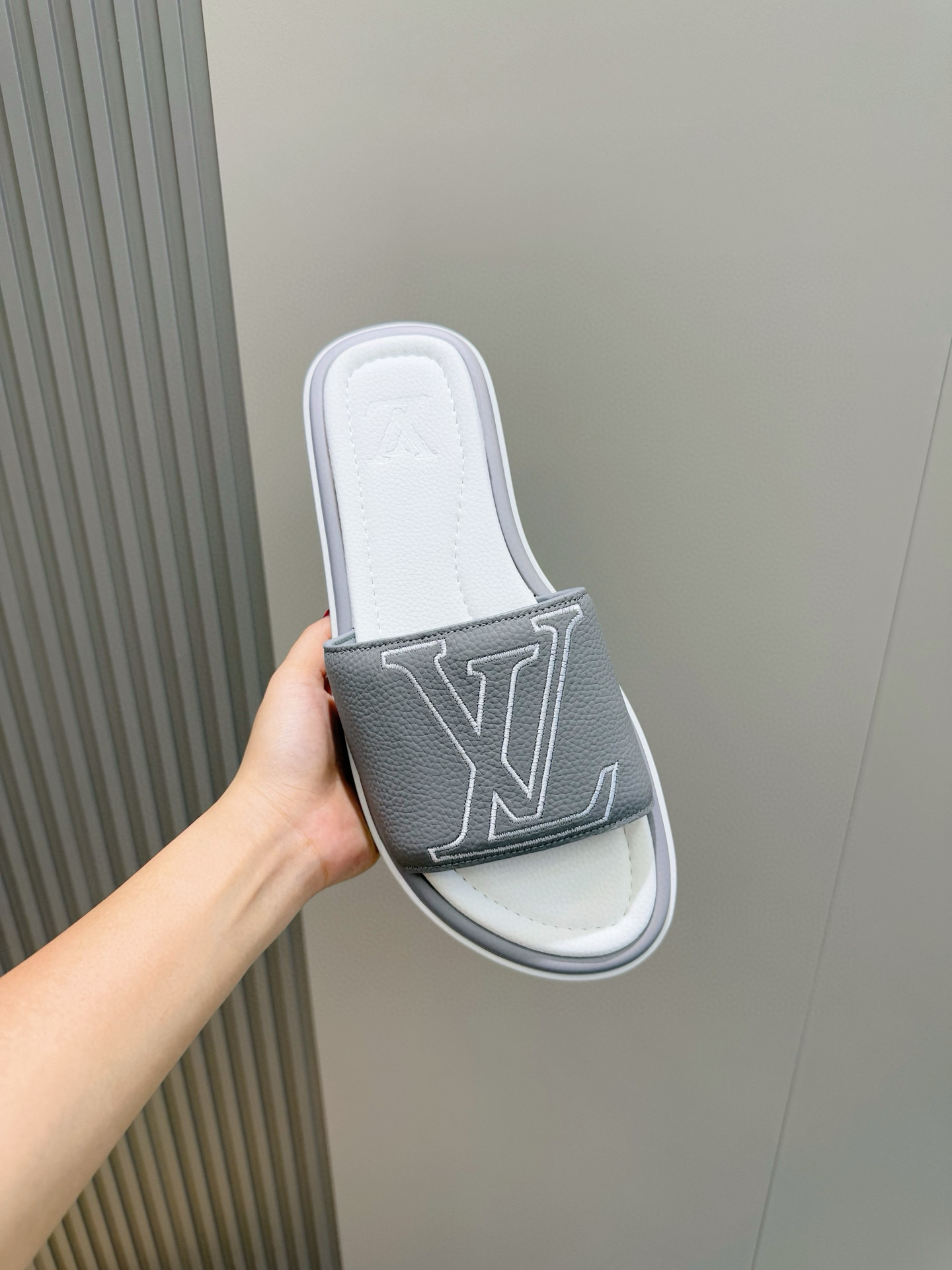 LV shoe