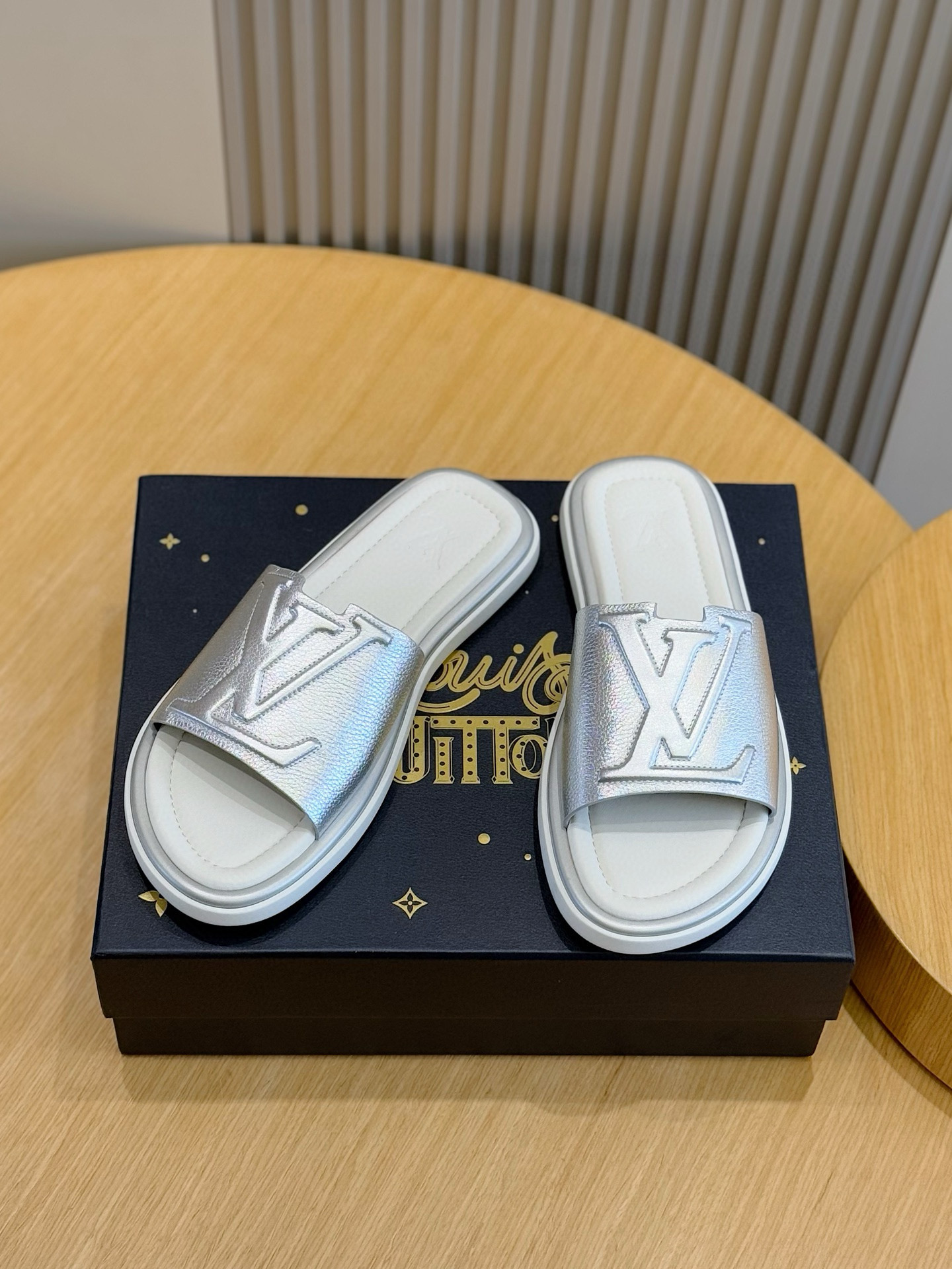 LV shoe