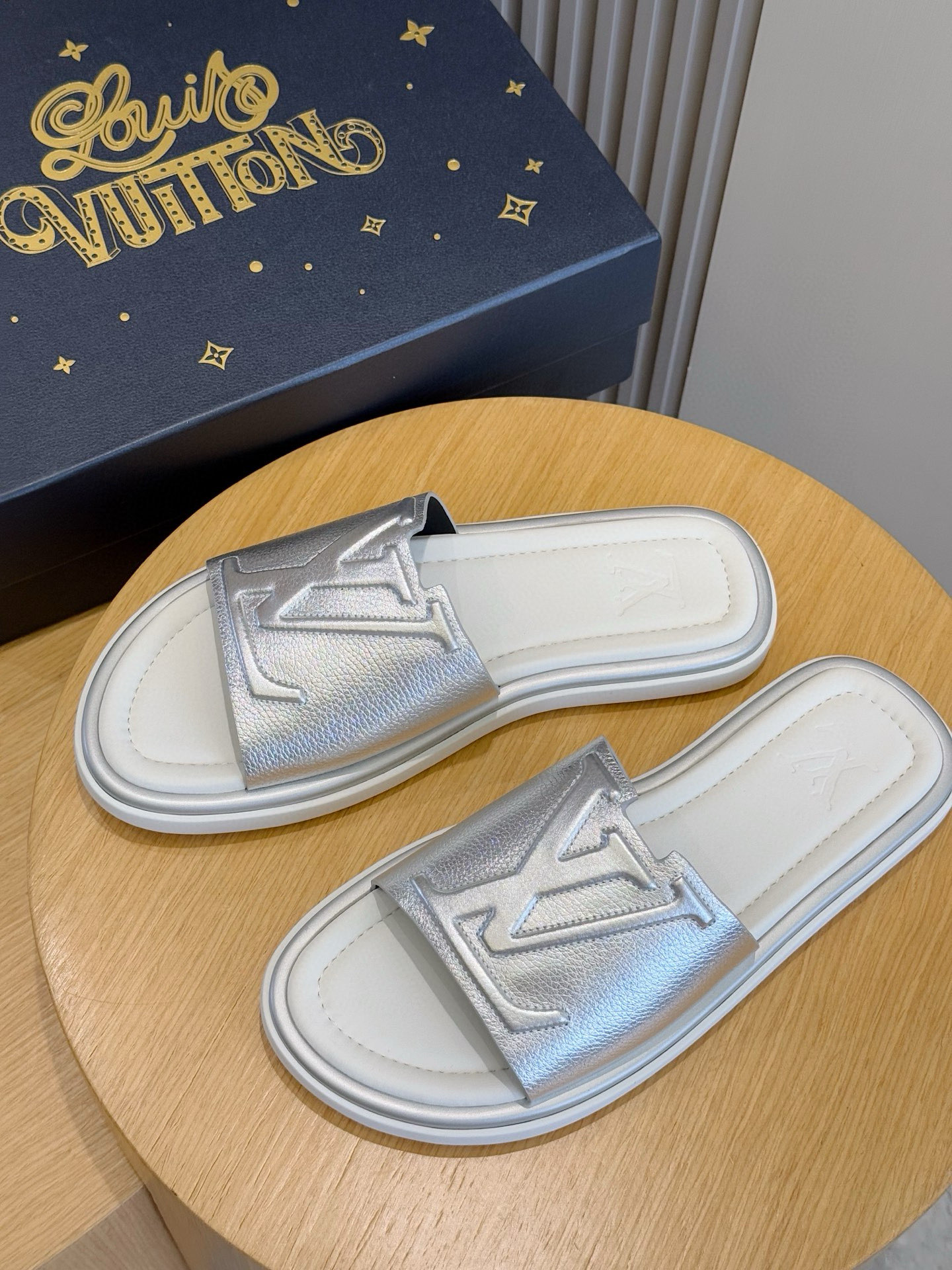 LV shoe