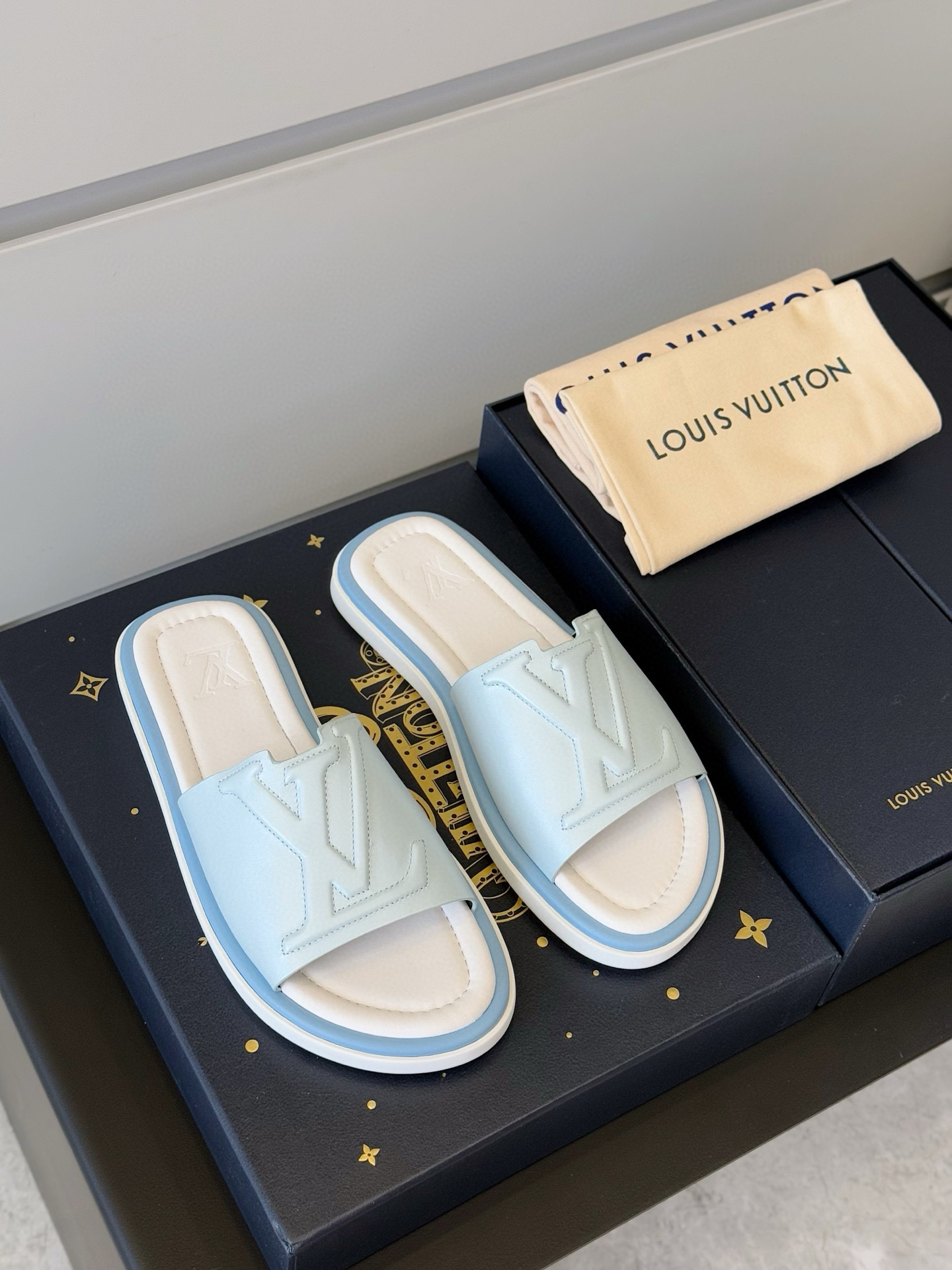 LV shoe