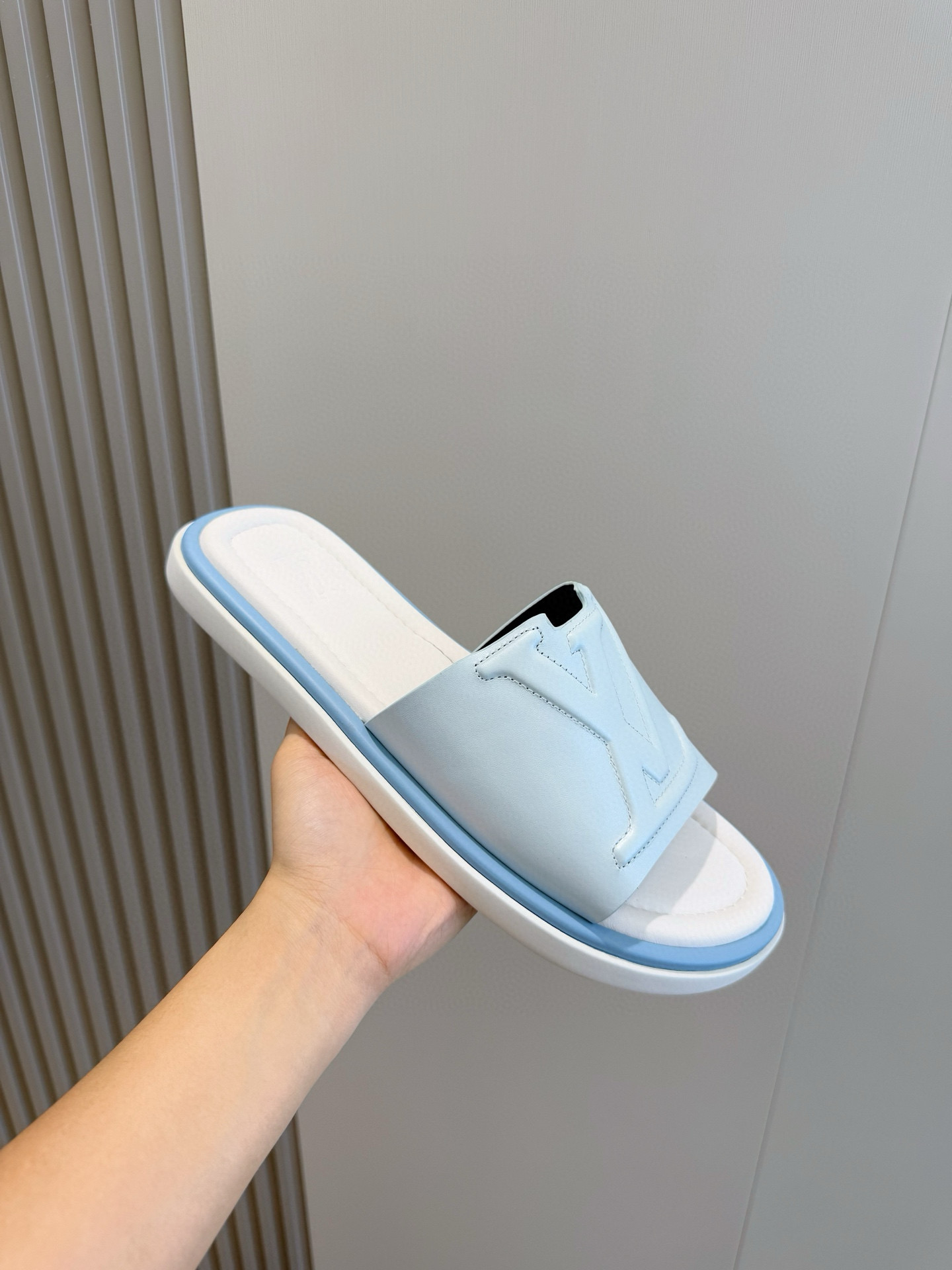 LV shoe