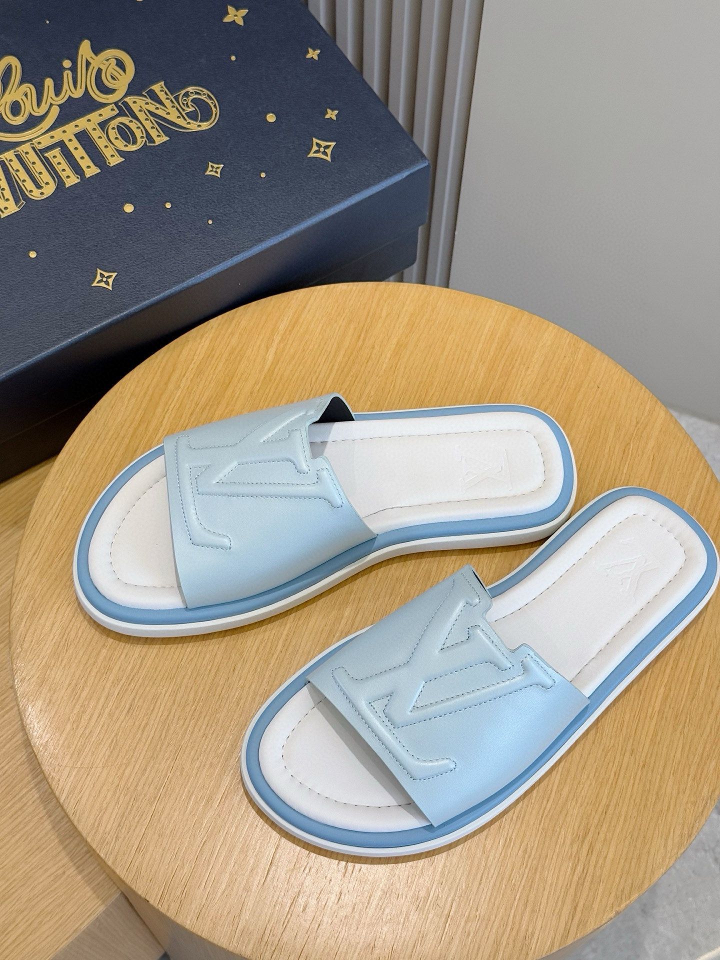 LV shoe