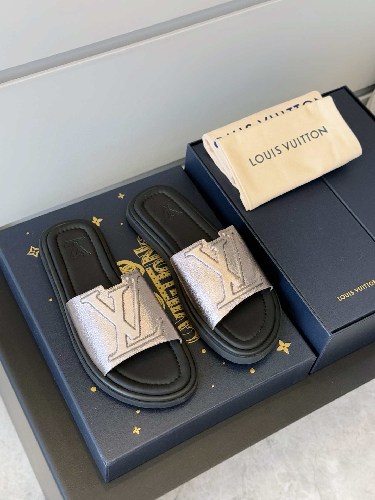 LV shoe