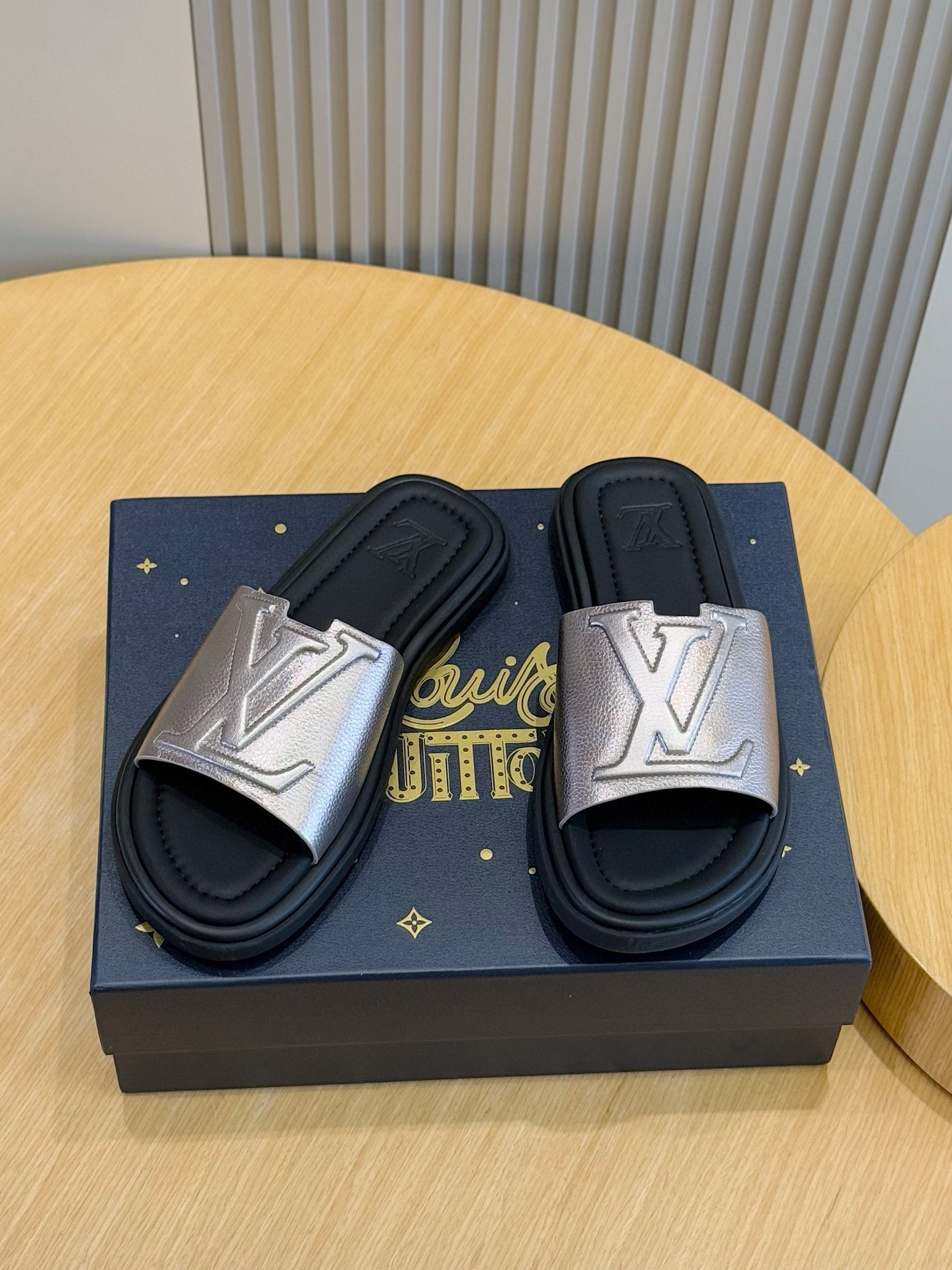 LV shoe