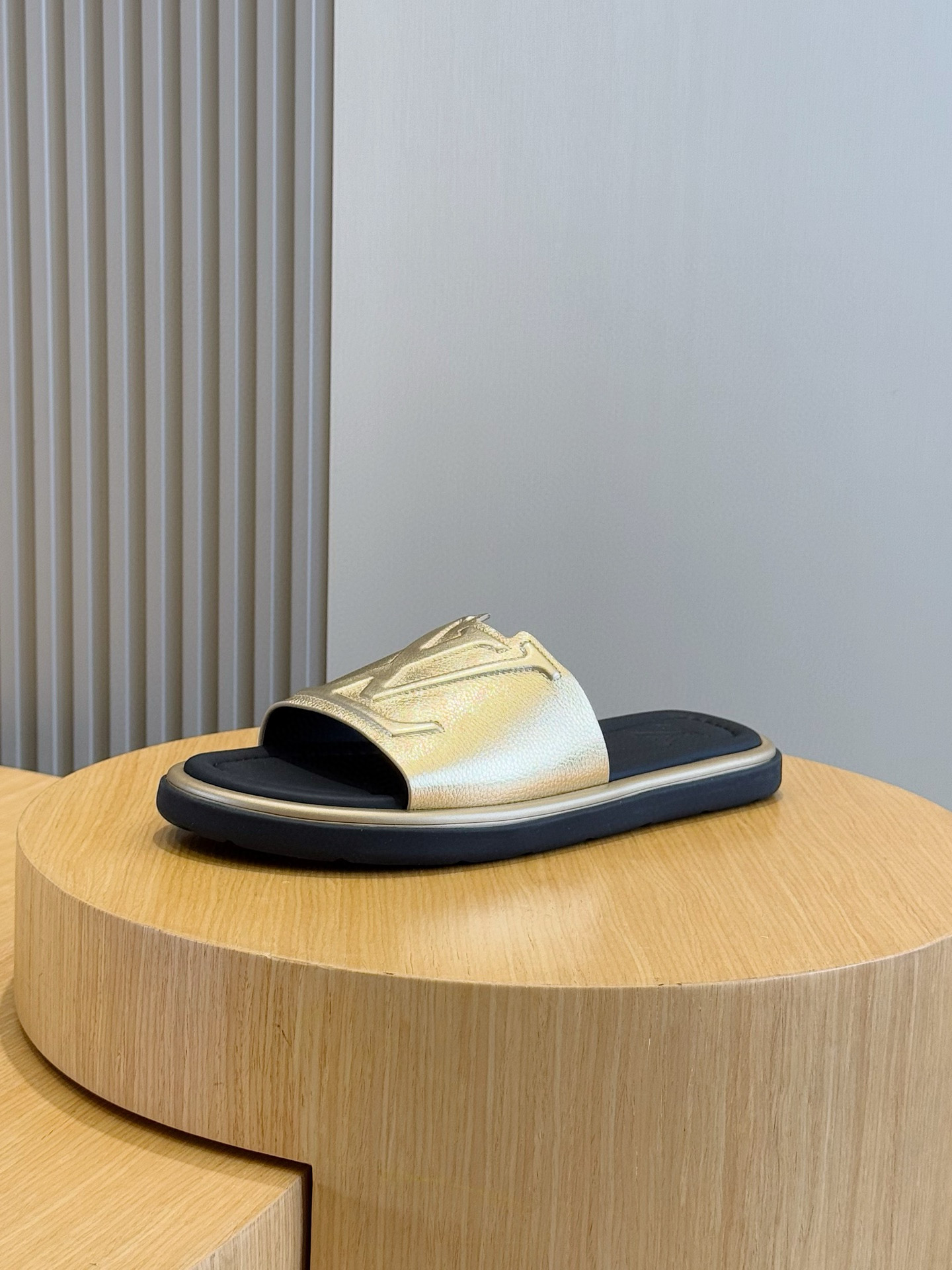 LV shoe