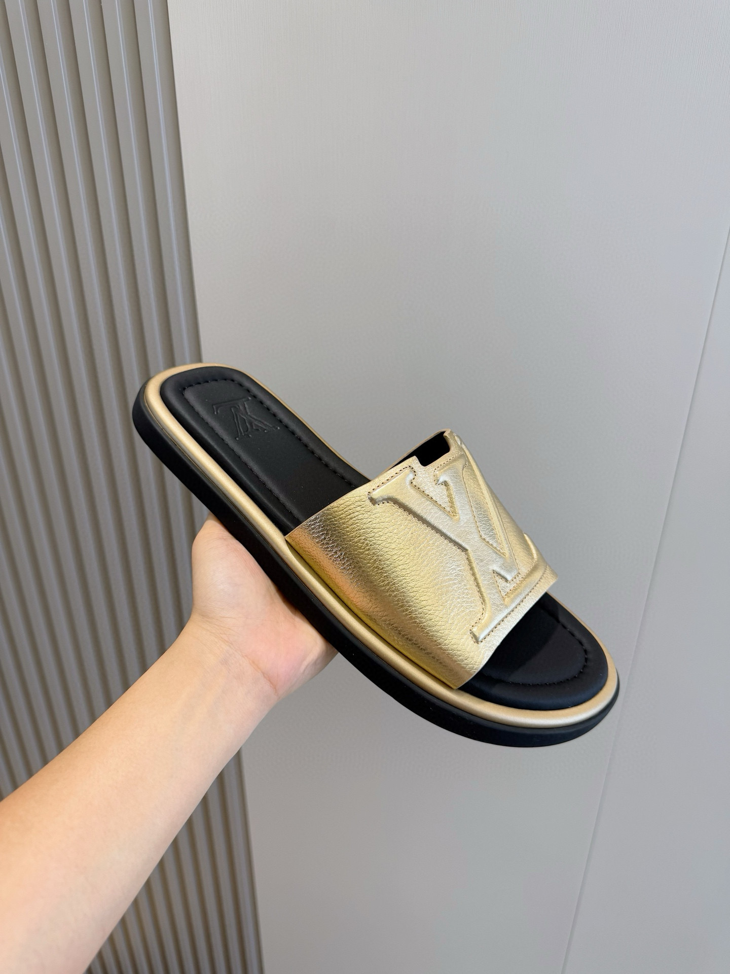 LV shoe
