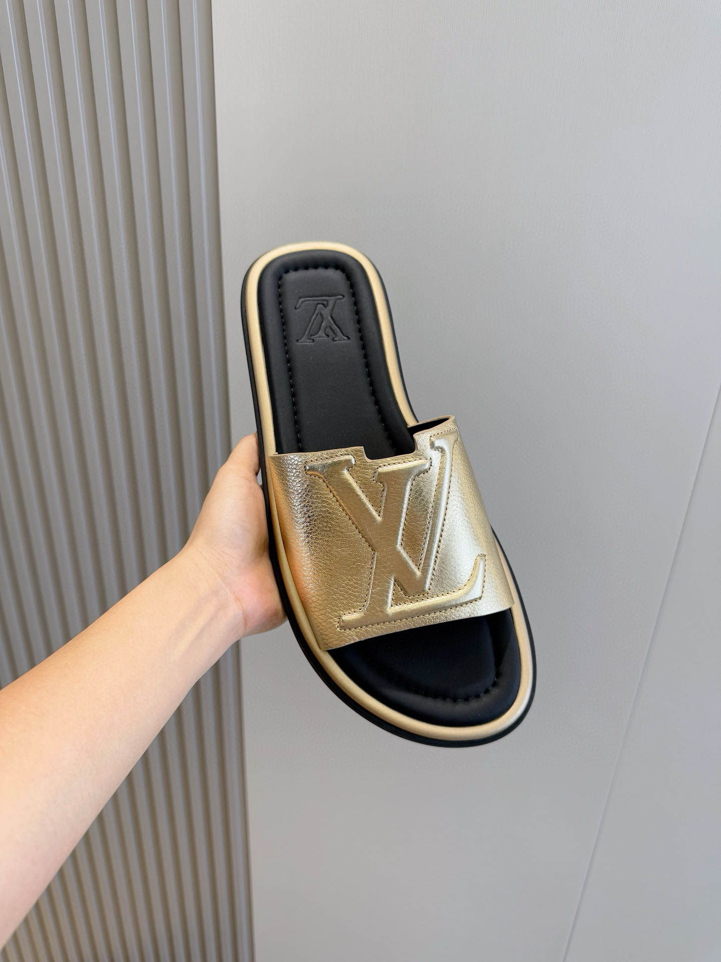 LV shoe