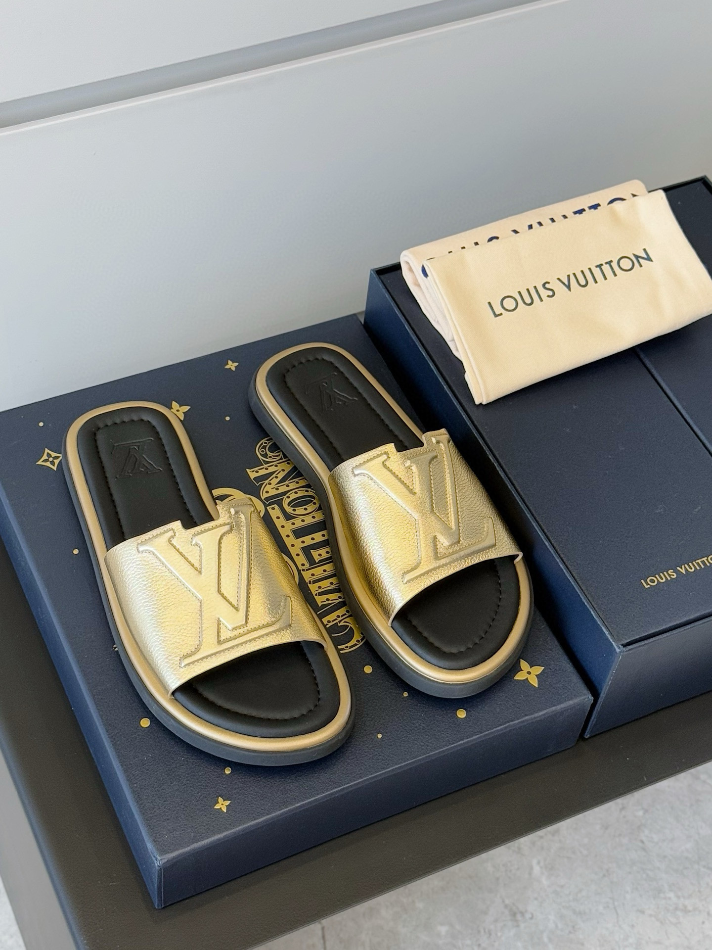 LV shoe