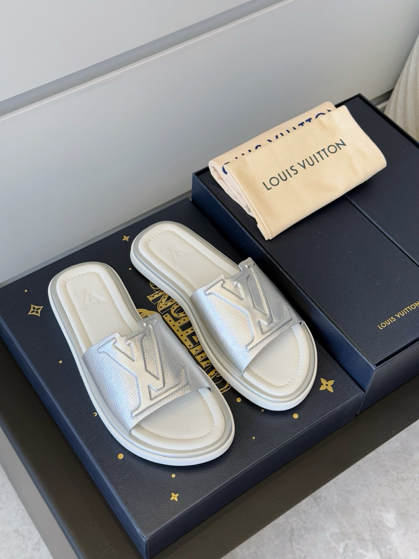 LV shoe