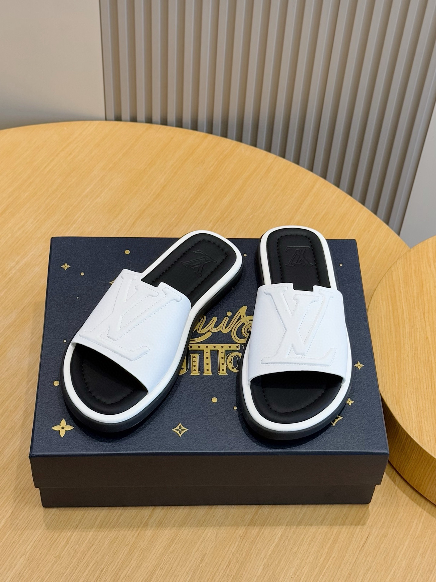 LV shoe