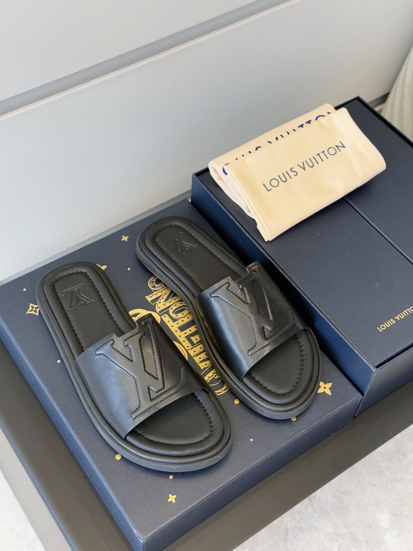 LV shoe