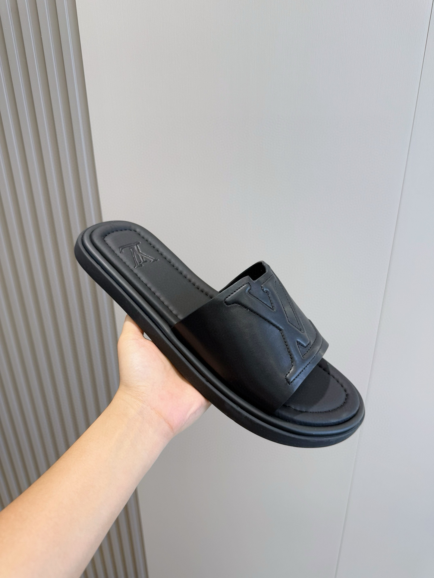LV shoe