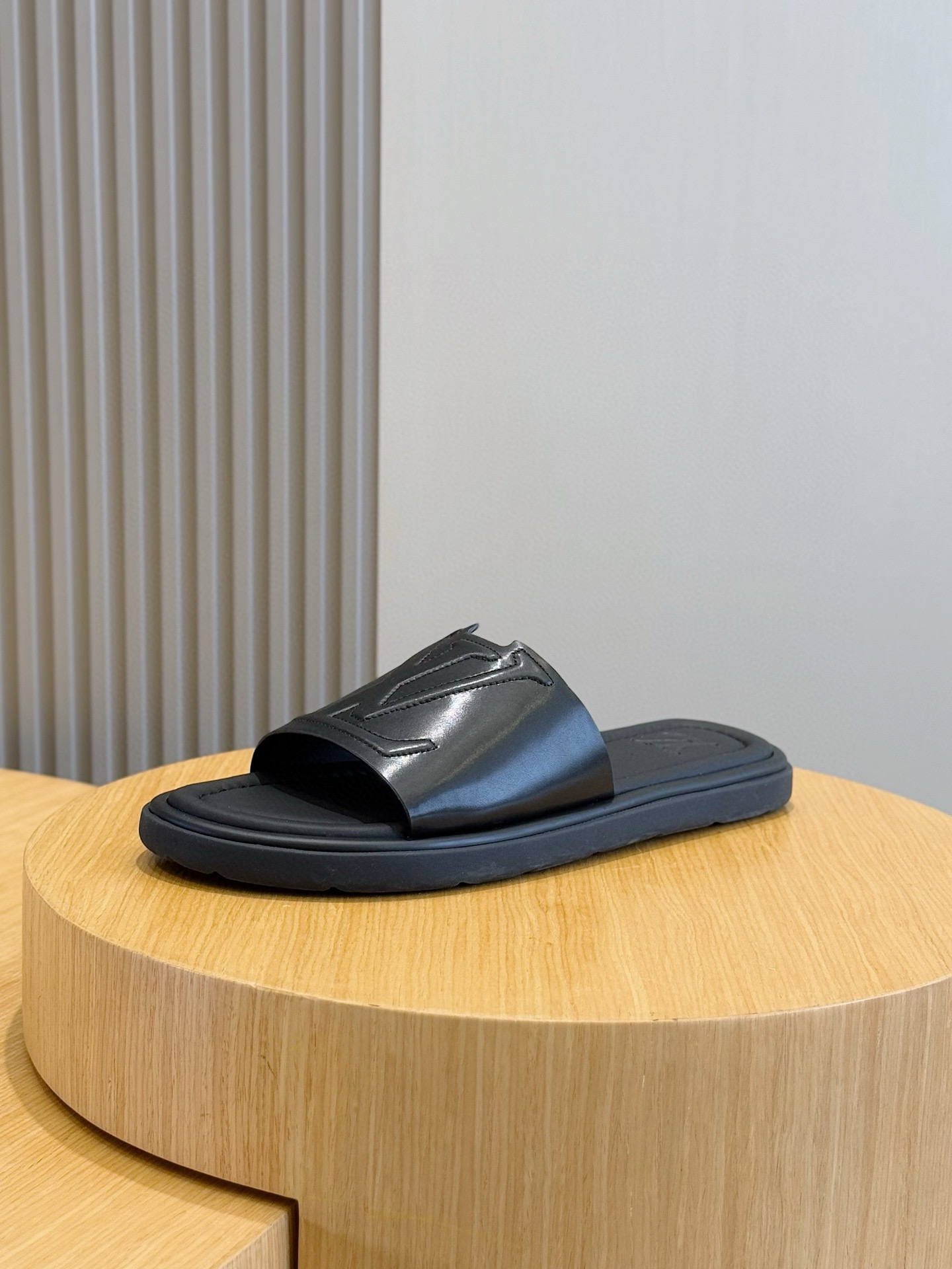 LV shoe