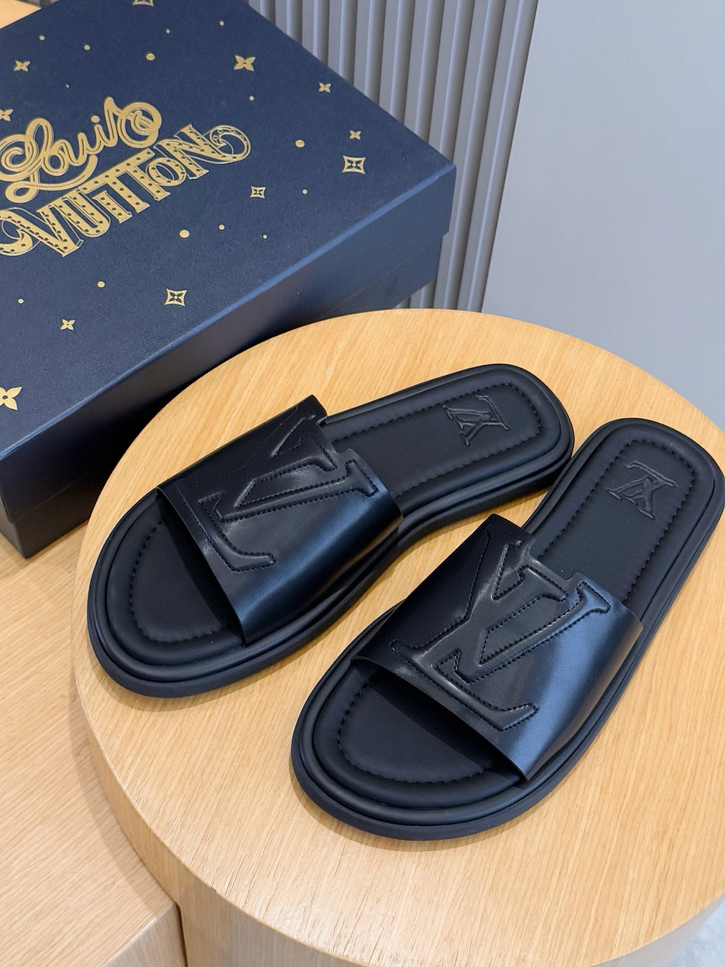LV shoe