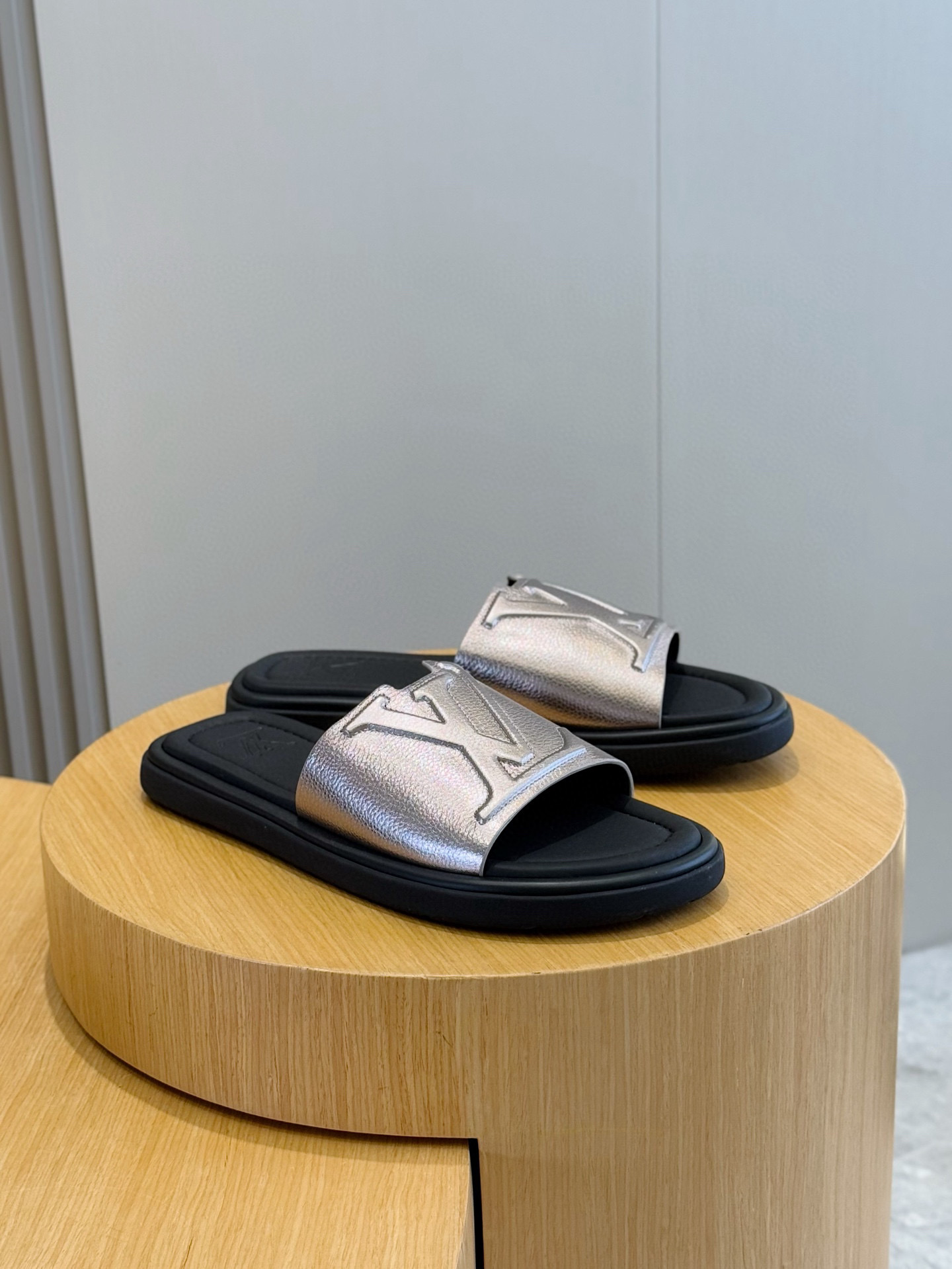LV shoe