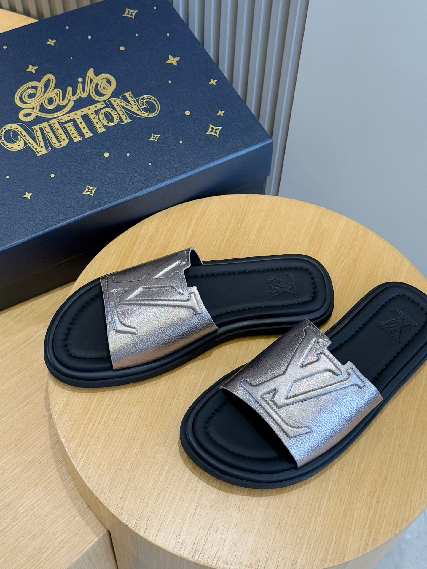 LV shoe