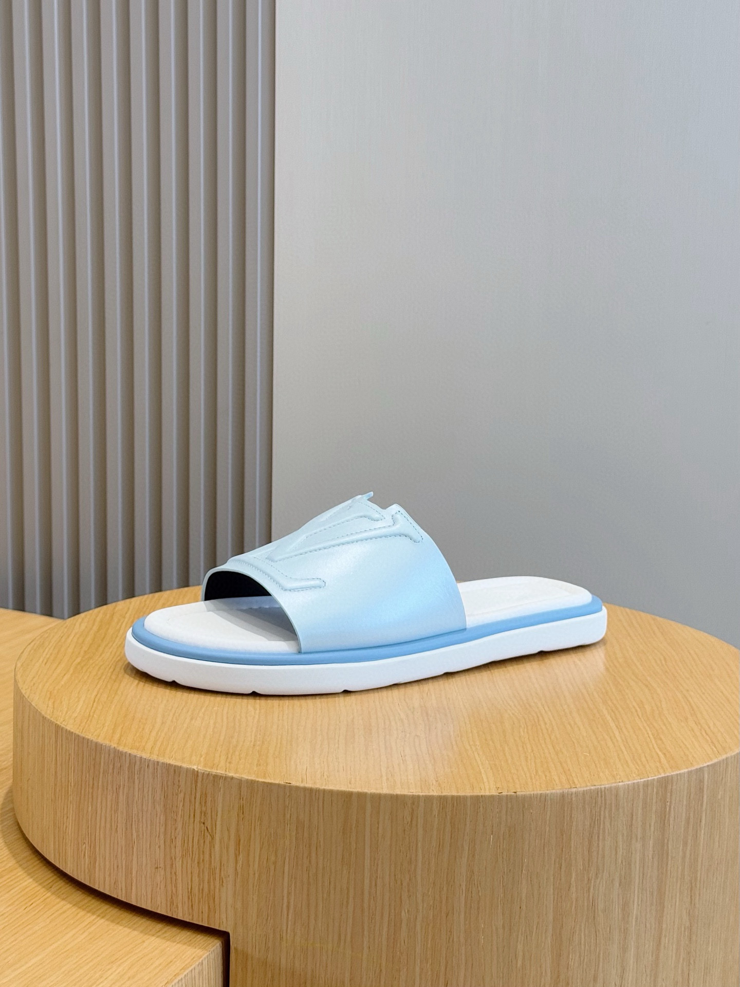 LV shoe