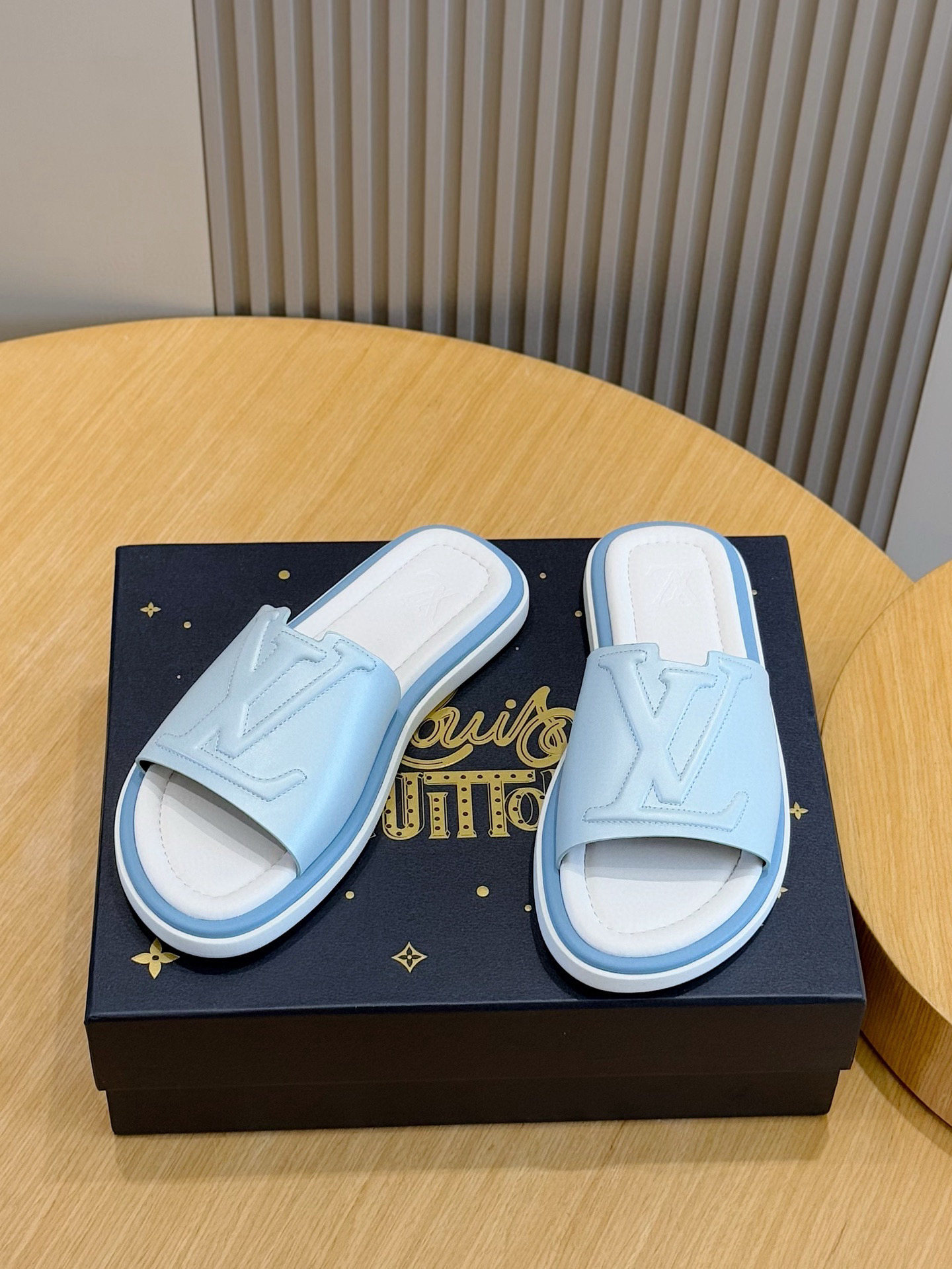 LV shoe