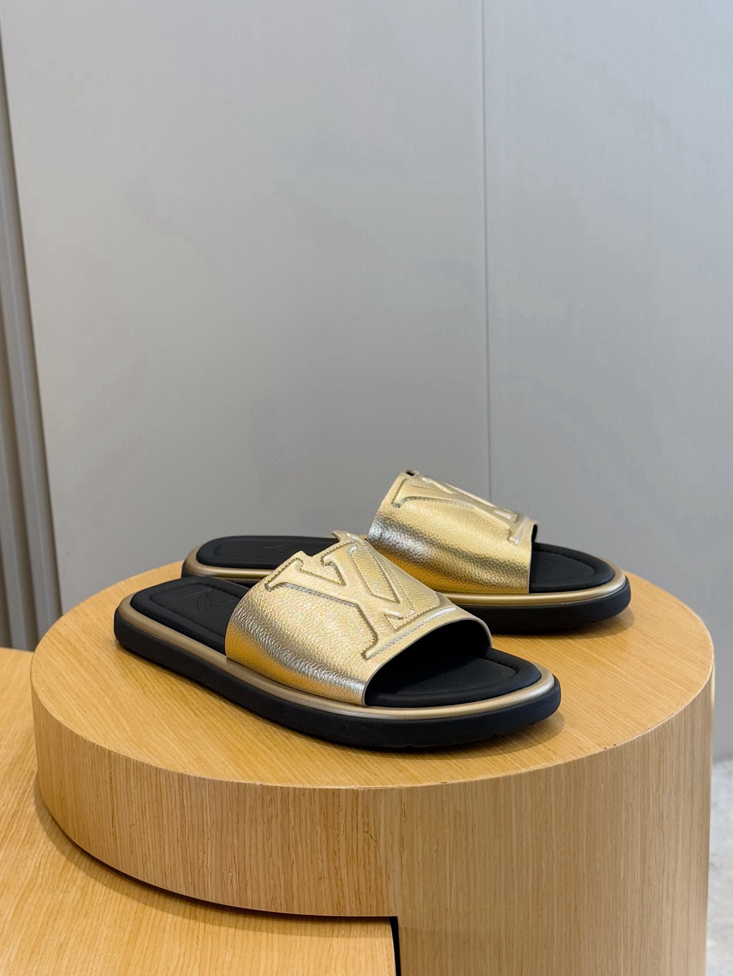 LV shoe