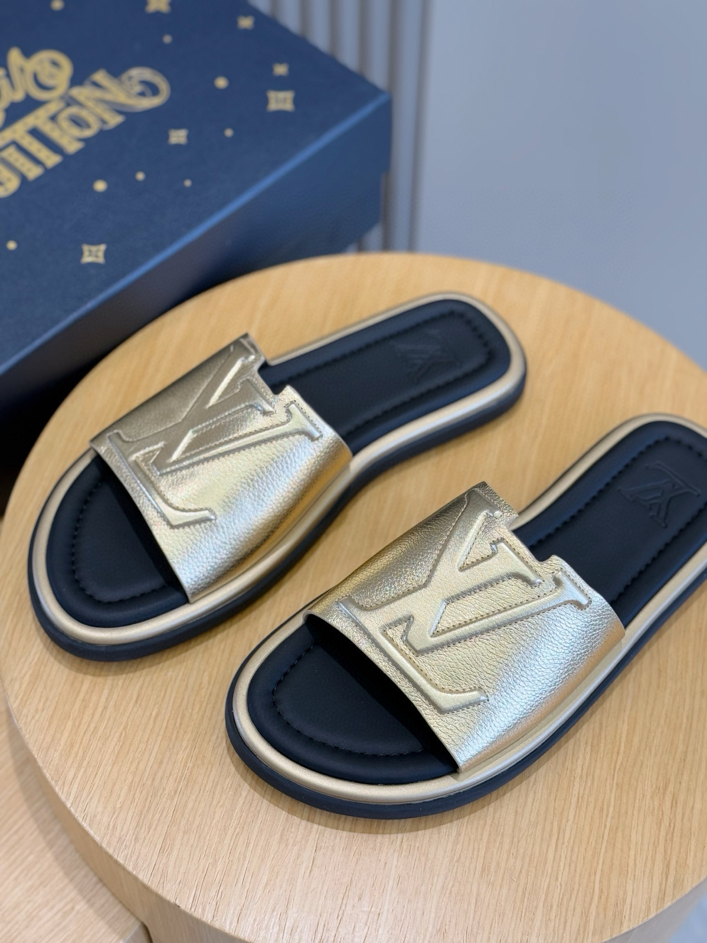 LV shoe